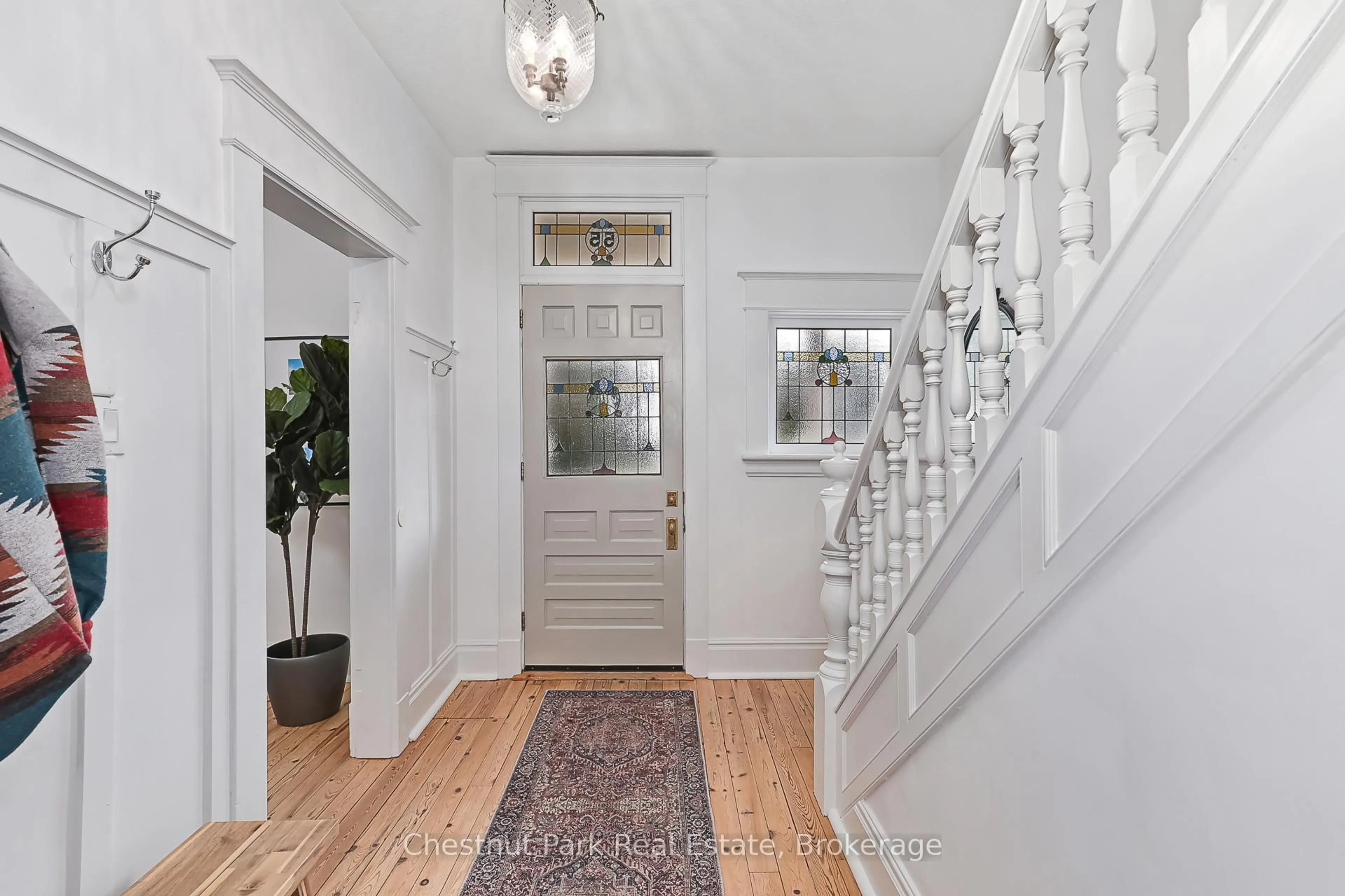 Indoor entryway for 55 Robinson St, Collingwood Ontario L9Y 3L8