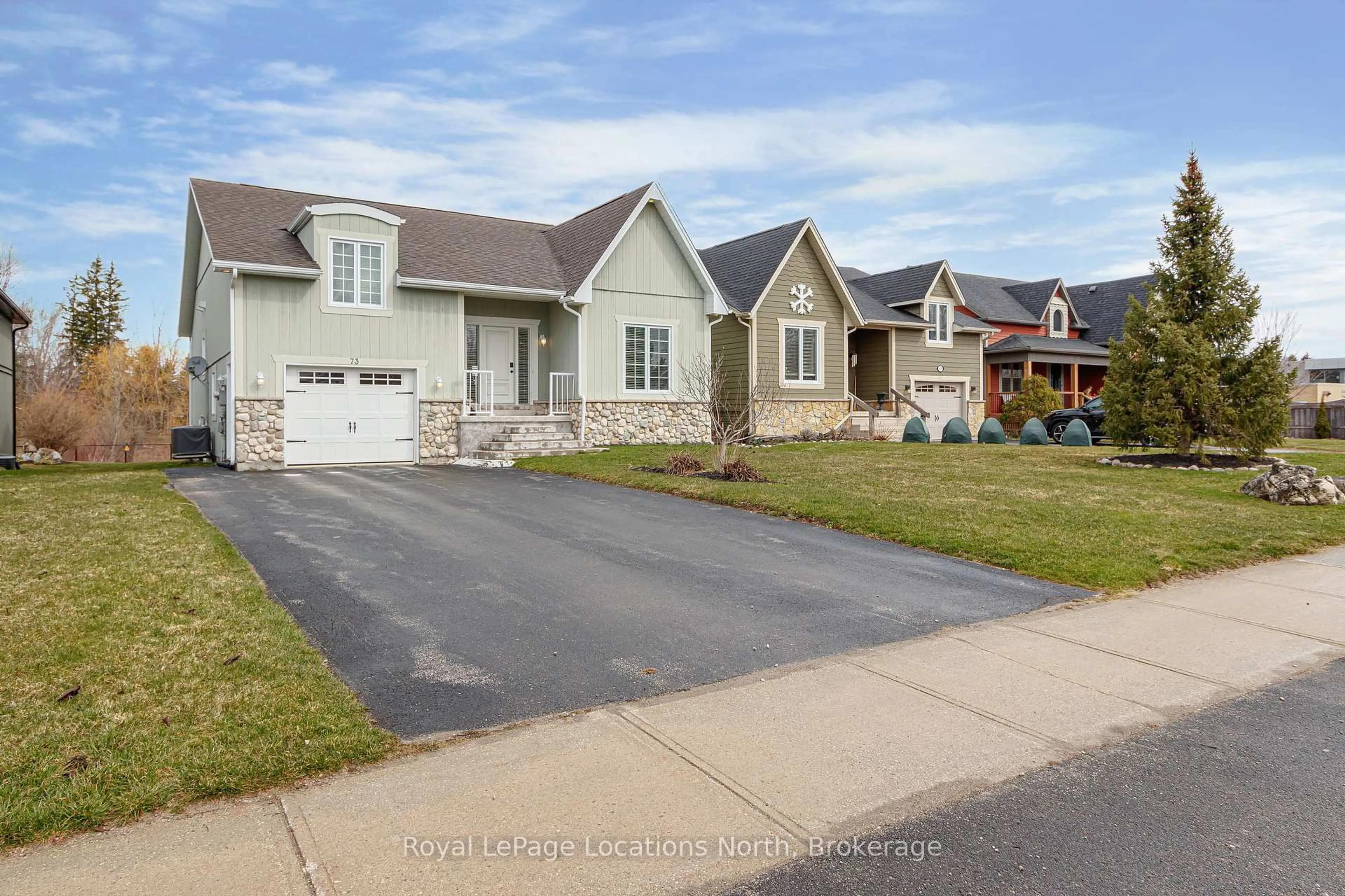 Home with vinyl exterior material, street for 73 Findlay Dr, Collingwood Ontario L9Y 0G6