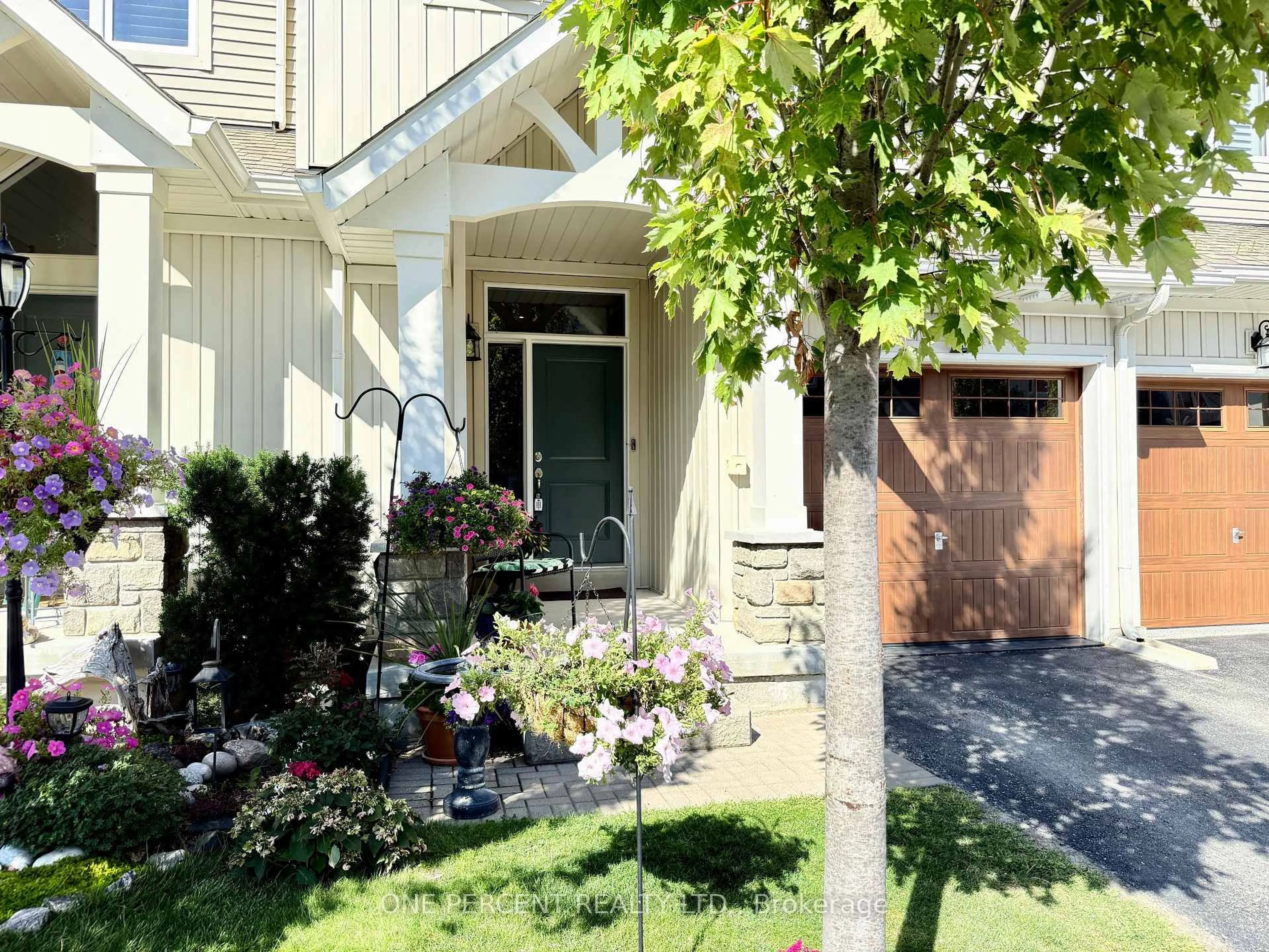 Indoor entryway for 21 Lett Ave, Collingwood Ontario L9Y 0Z5