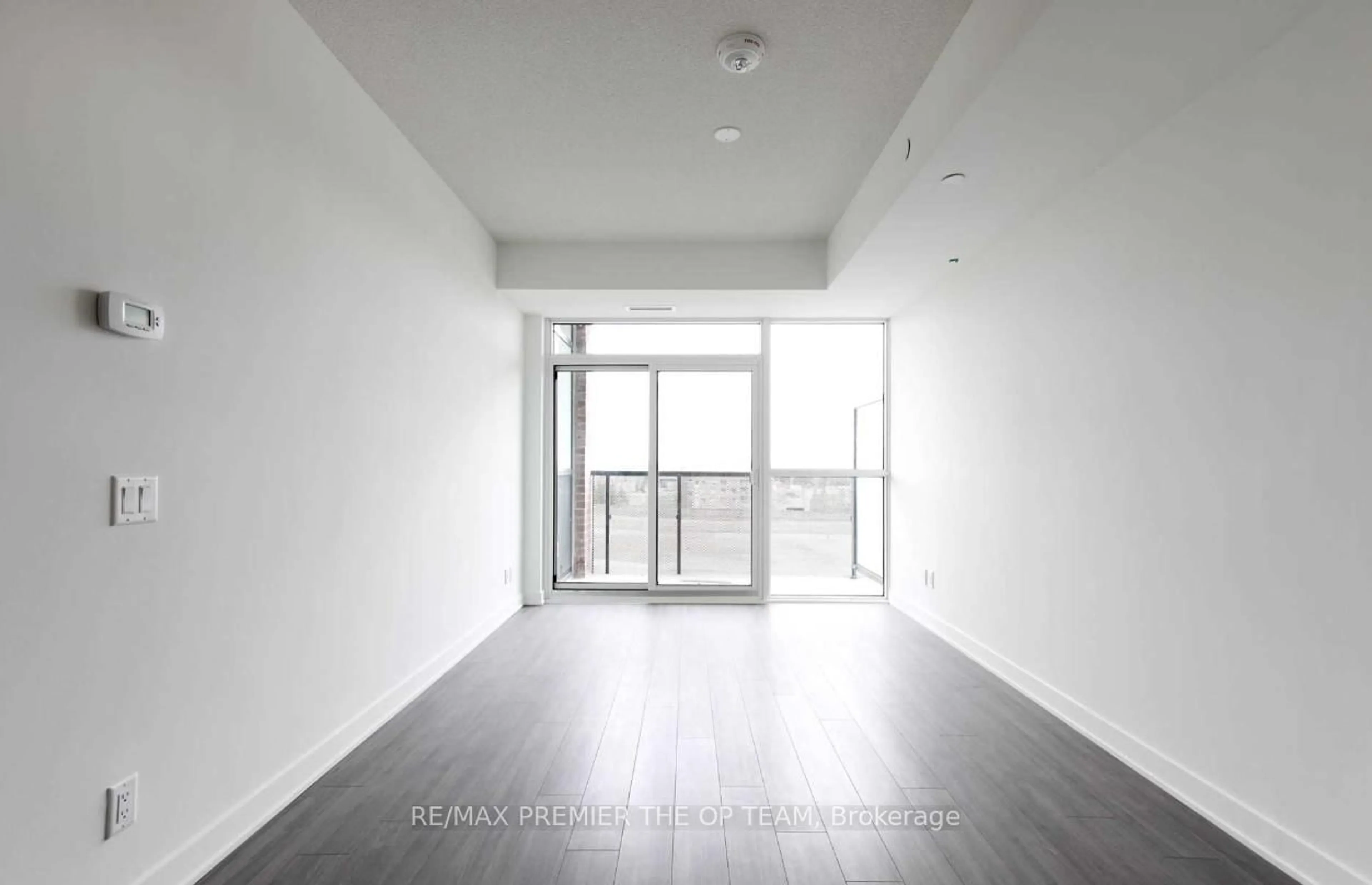 A pic of a room for 681 Yonge St #416, Barrie Ontario L9J 0K1