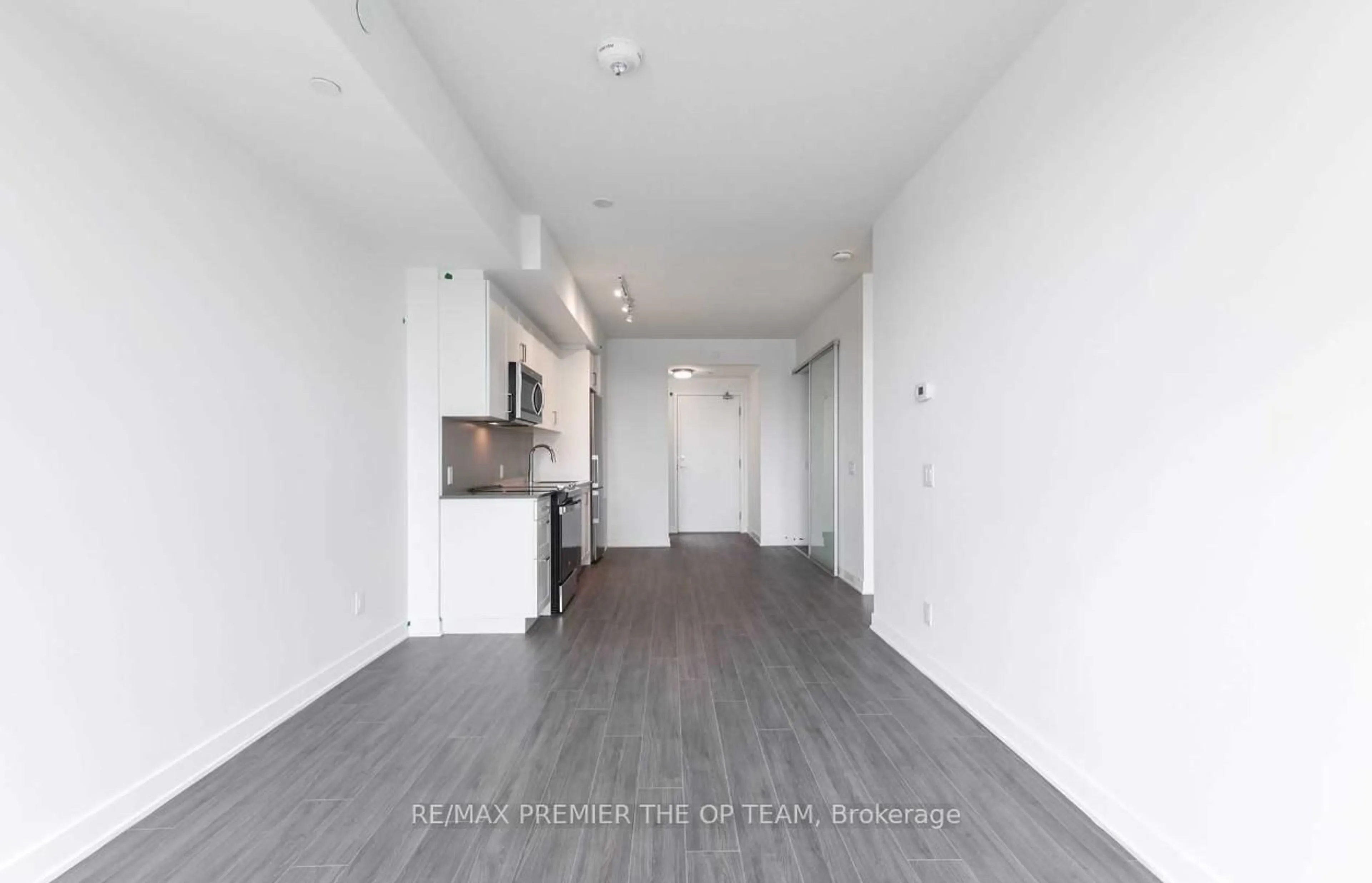 A pic of a room for 681 Yonge St #416, Barrie Ontario L9J 0K1
