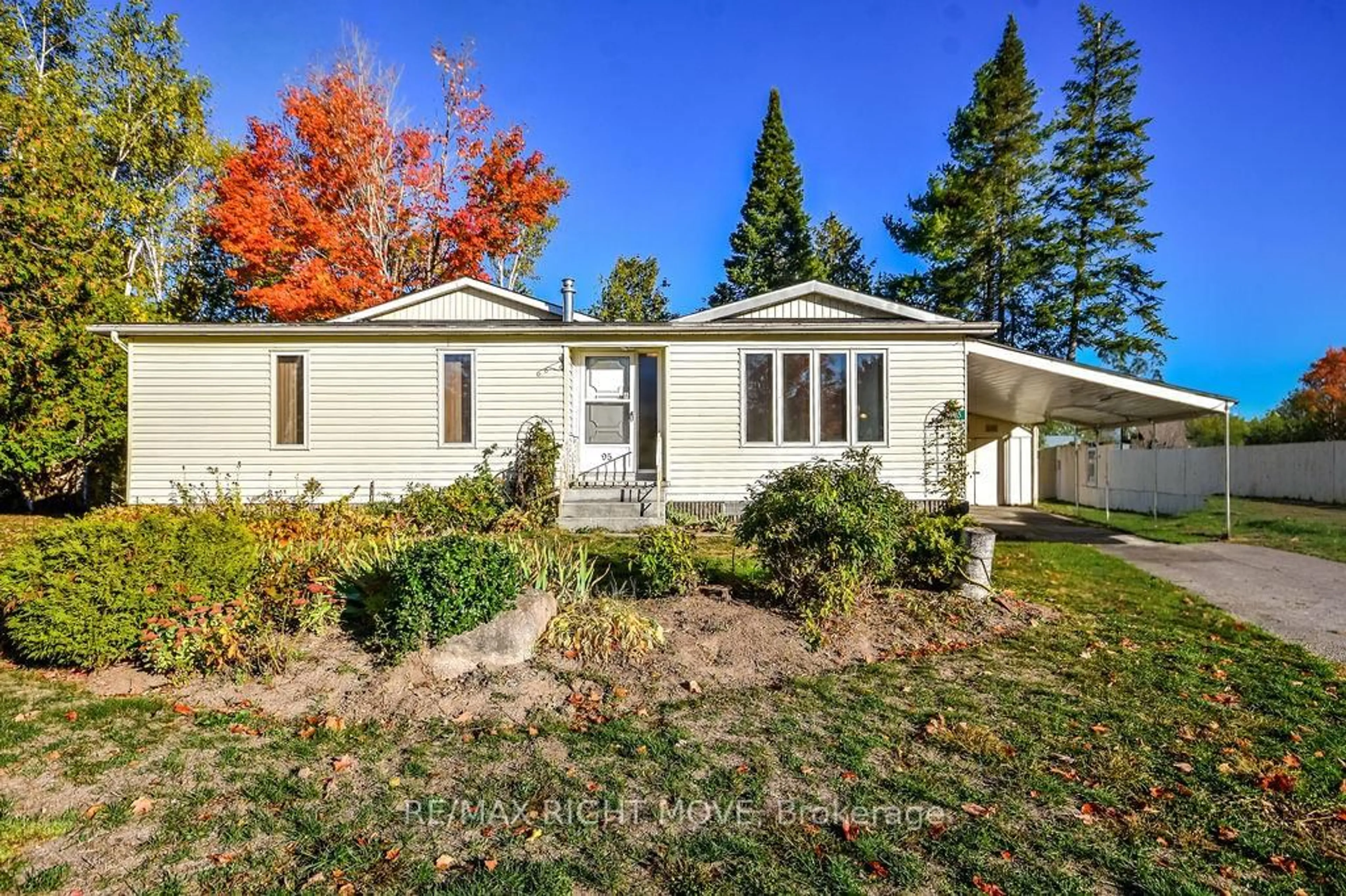 Home with vinyl exterior material, unknown for 95 Cameron Dr, Oro-Medonte Ontario L0L 1T0