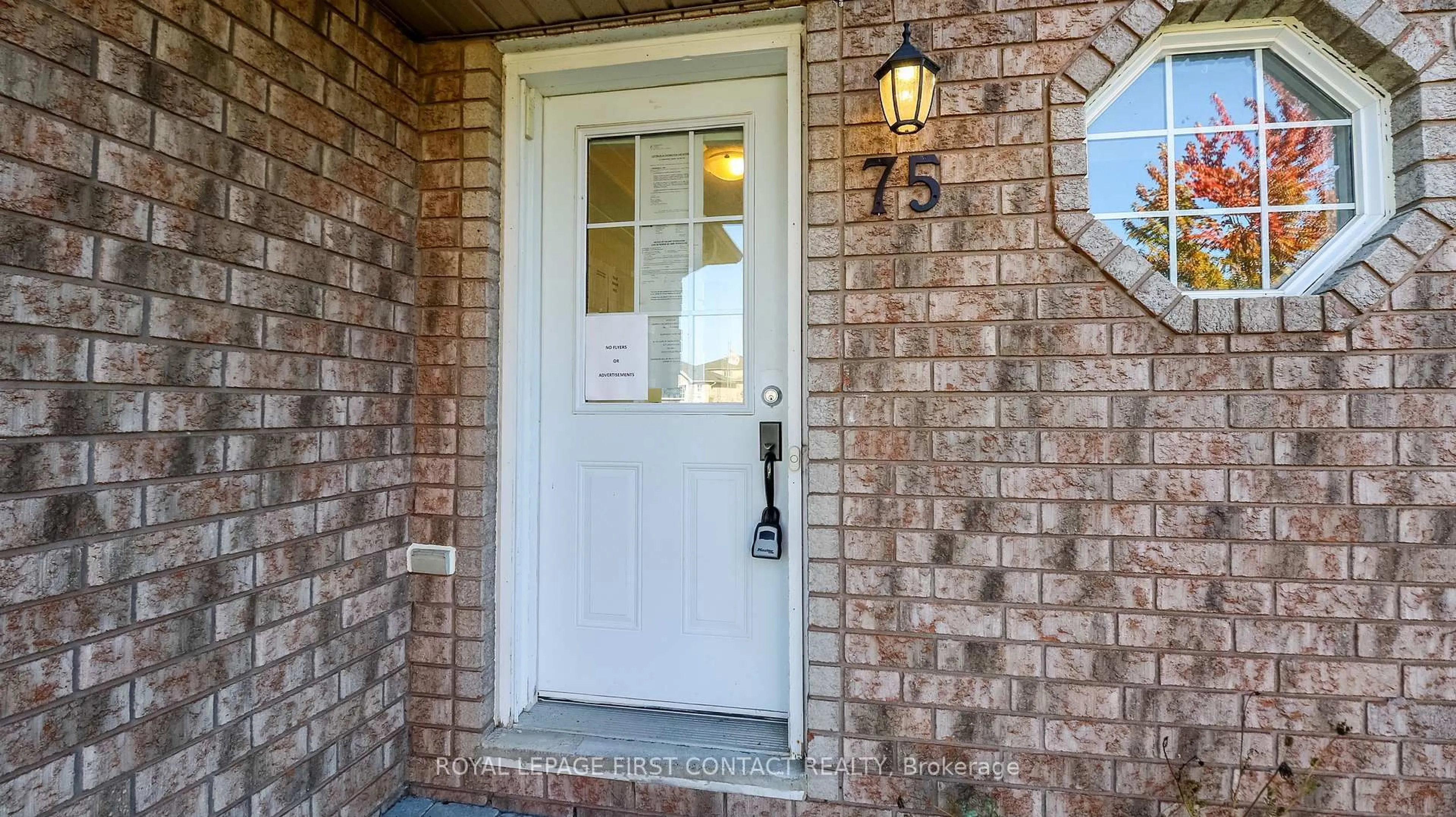 Indoor entryway for 75 Larkin Dr, Barrie Ontario L4M 7B3