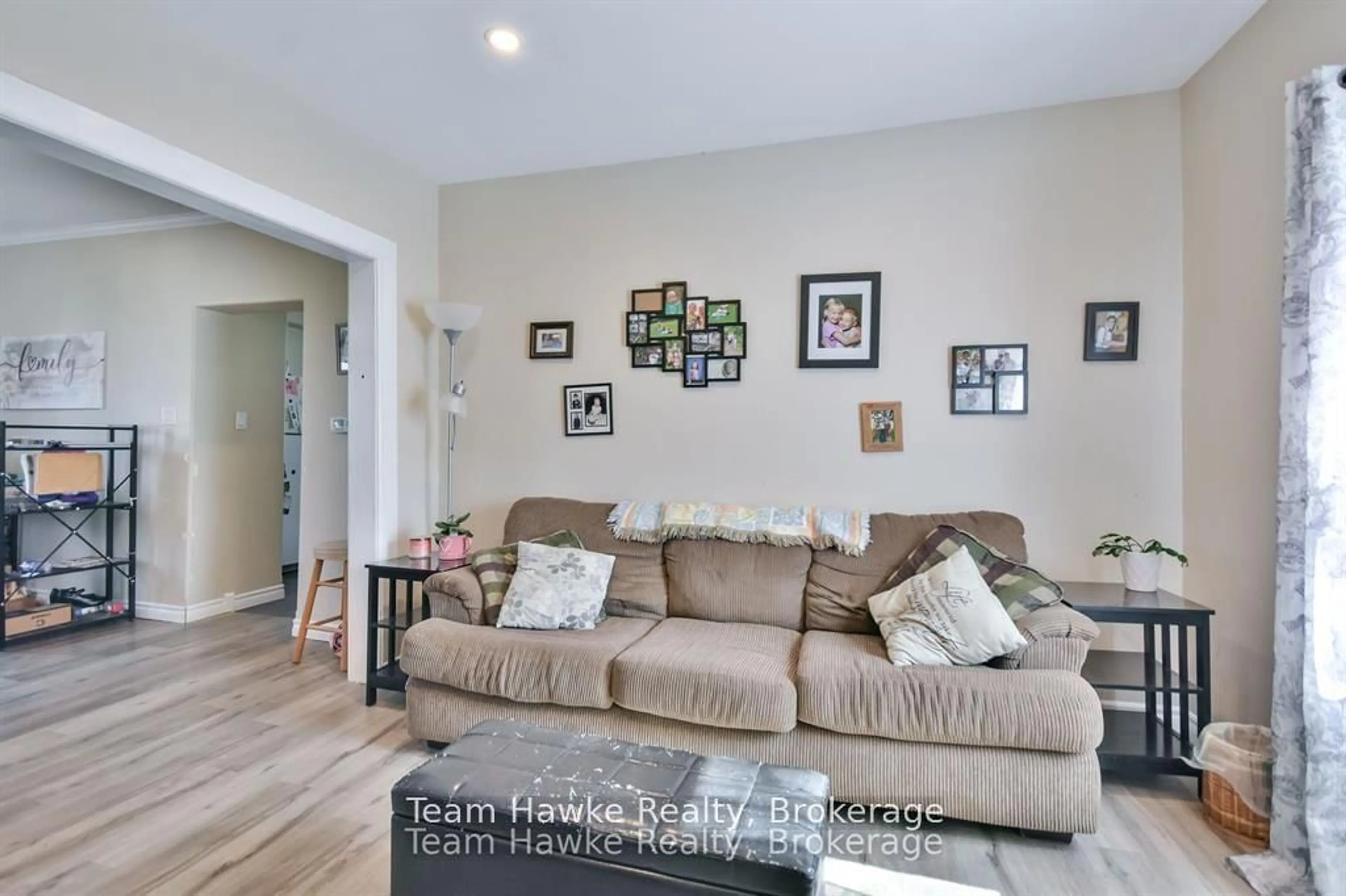 Living room with furniture, unknown for 54 Jephson St, Tay Ontario L0K 2A0