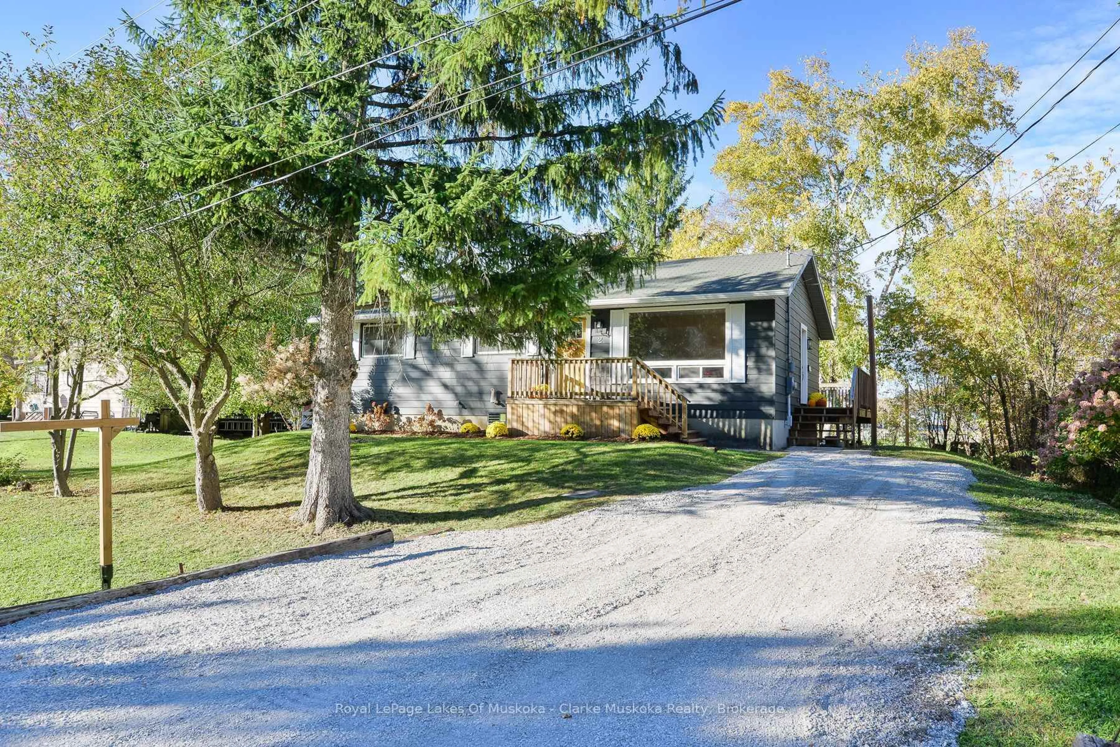A pic from outside/outdoor area/front of a property/back of a property/a pic from drone, street for 2 SUNSET Cres, Severn Ontario L0K 1E0