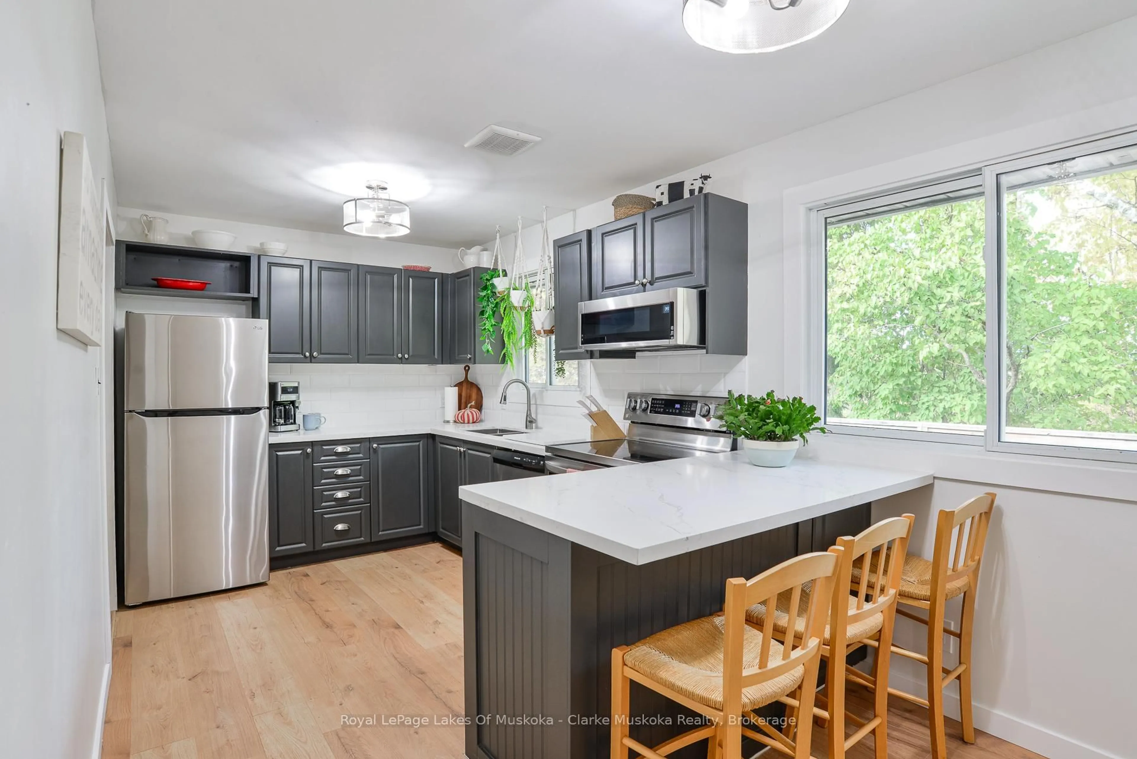 Open concept kitchen, unknown for 2 SUNSET Cres, Severn Ontario L0K 1E0