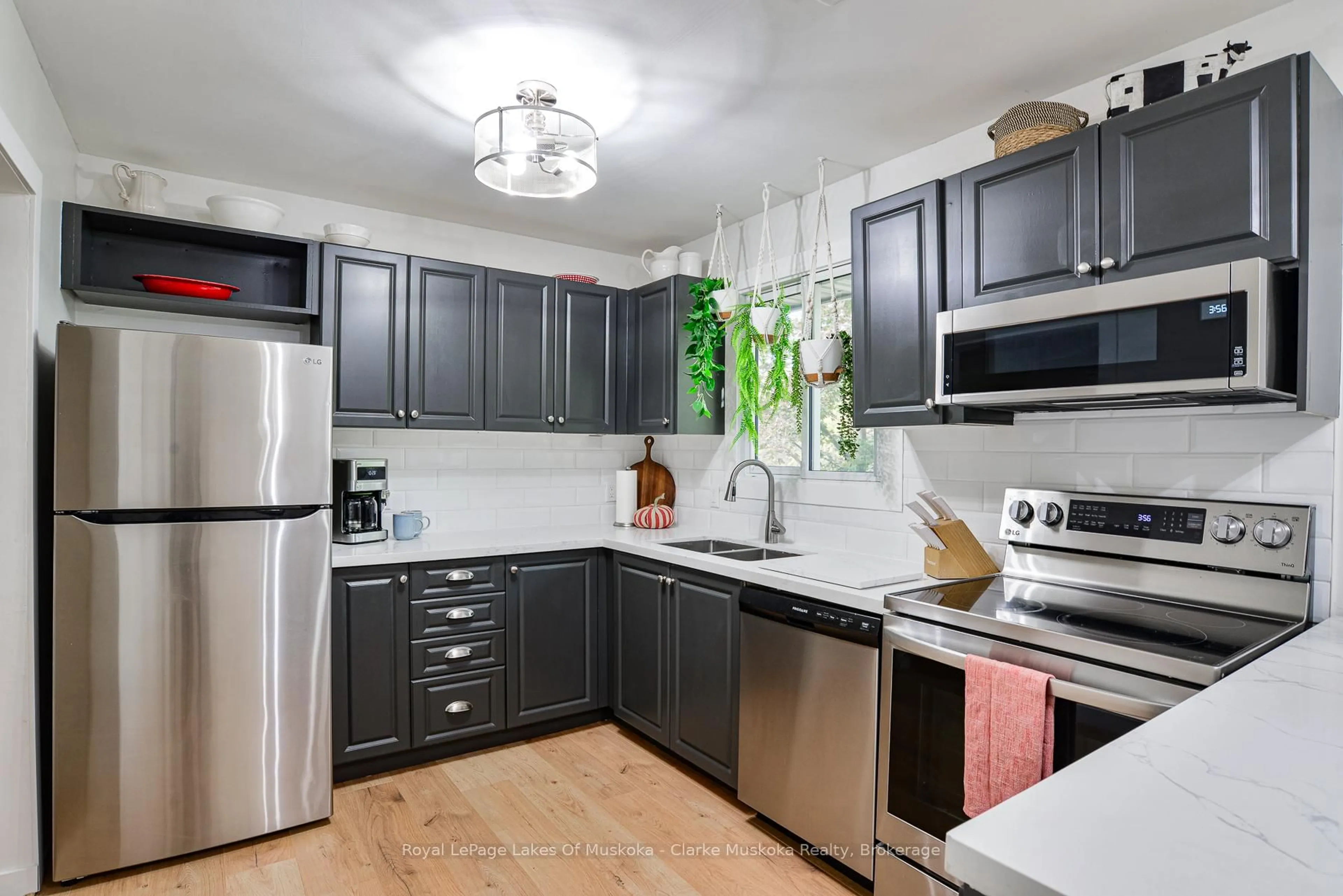 Standard kitchen, unknown for 2 SUNSET Cres, Severn Ontario L0K 1E0