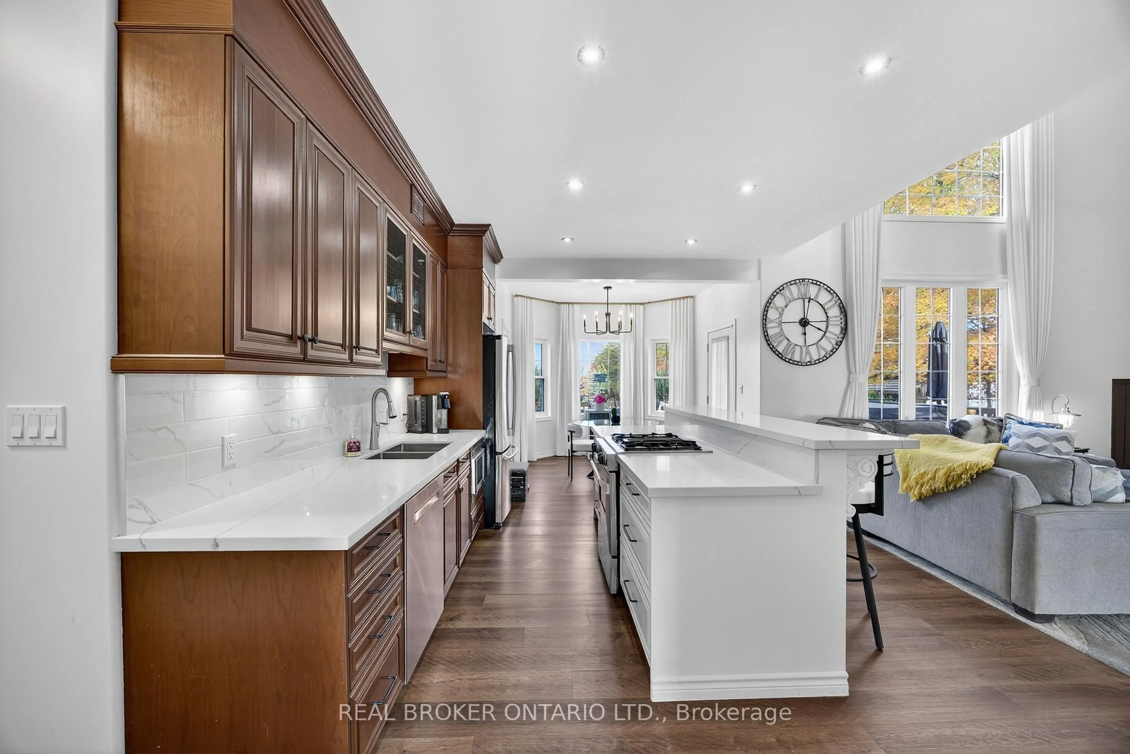 Open concept kitchen, ceramic/tile floor for 3225 10 Line, Oro-Medonte Ontario L0L 1T0