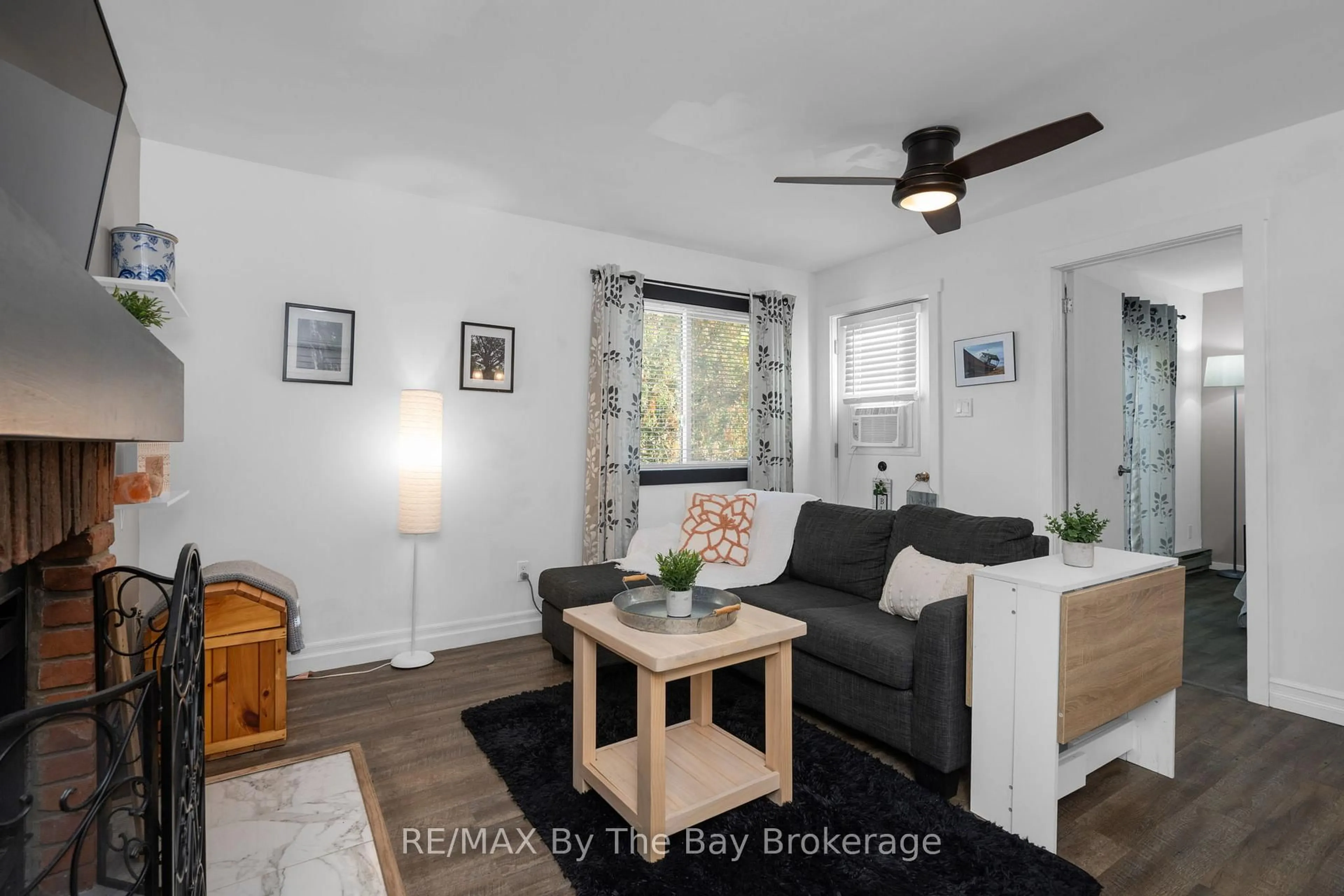Living room with furniture, unknown for 19 DAWSON Dr #39, Collingwood Ontario L9Y 5B4