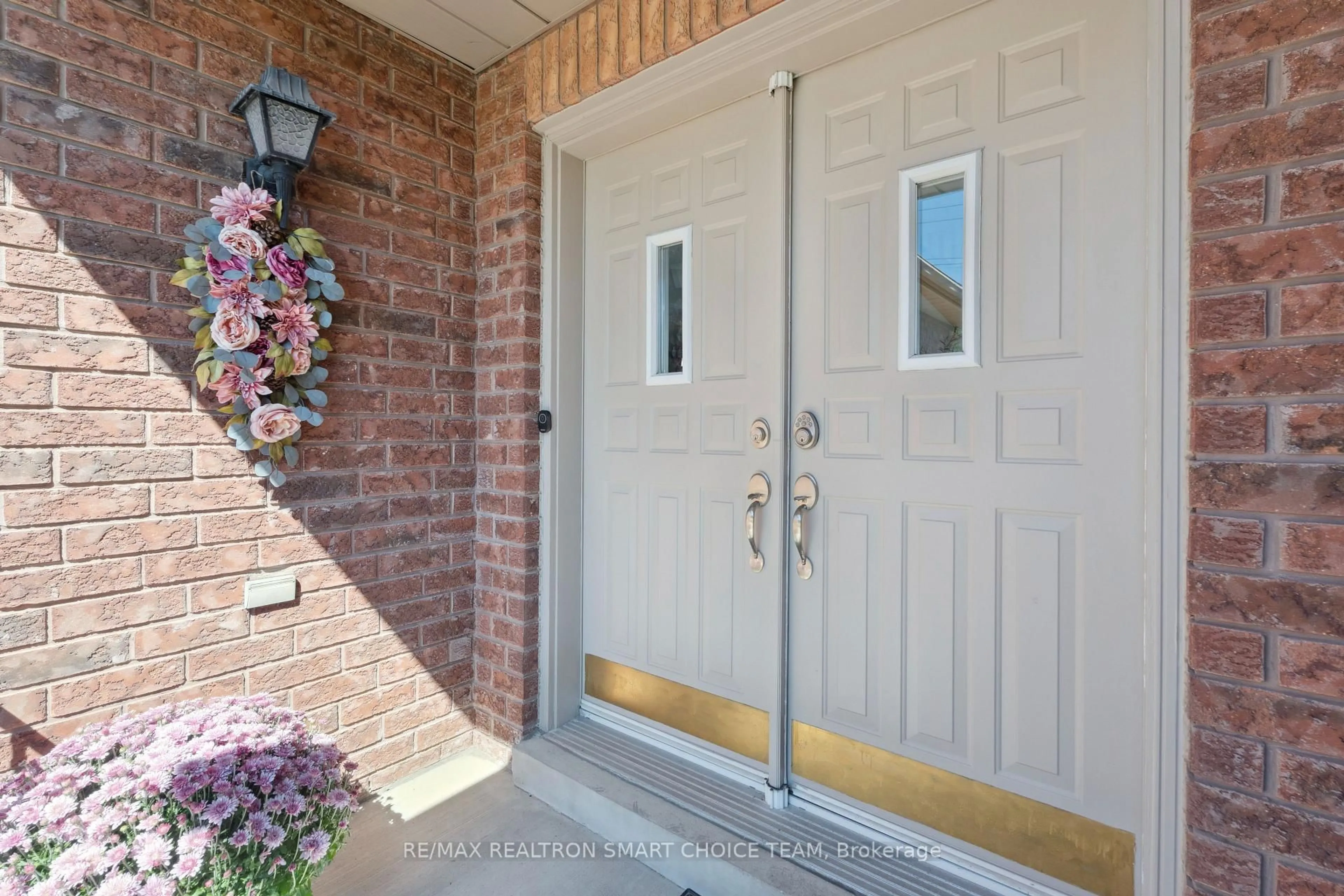 Indoor entryway for 117 Miller Dr, Barrie Ontario L4N 9X2