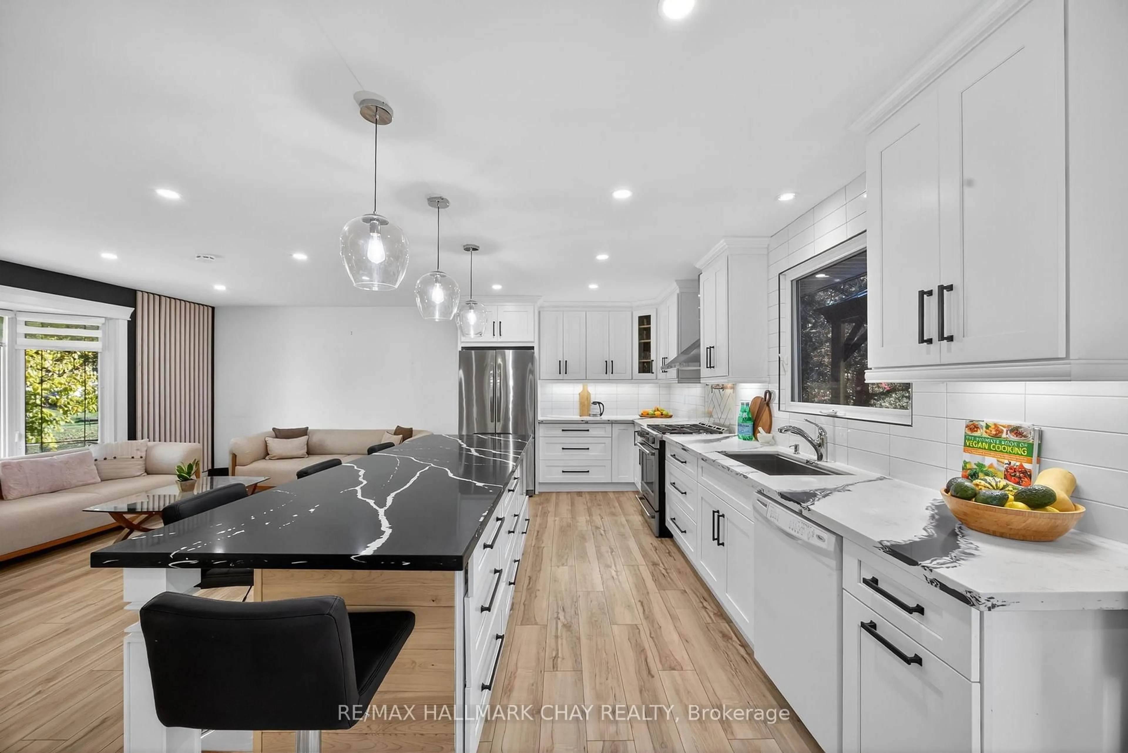 Open concept kitchen, ceramic/tile floor for 207 Merrett Dr, Barrie Ontario L4N 3Y4