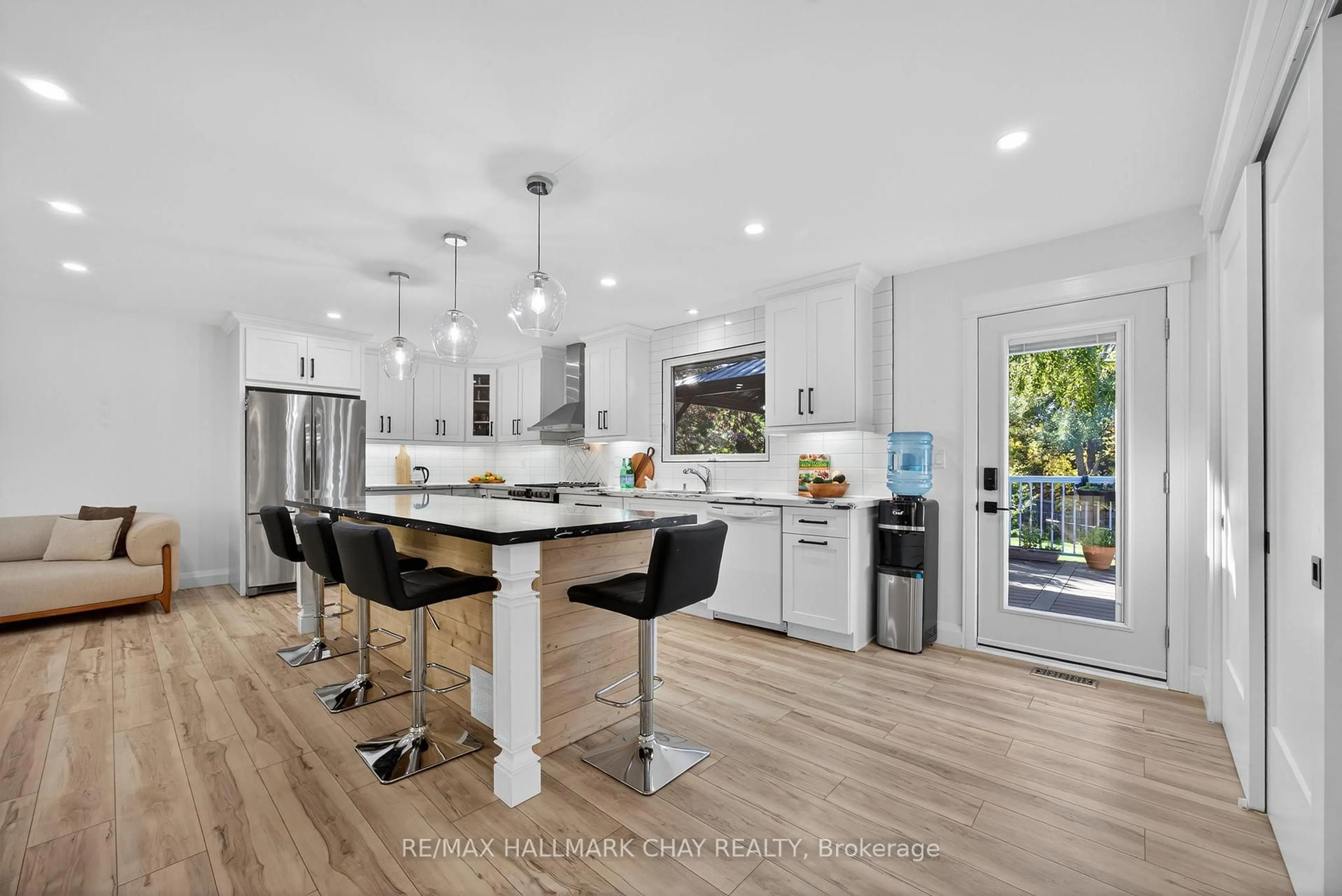 Open concept kitchen, unknown for 207 Merrett Dr, Barrie Ontario L4N 3Y4
