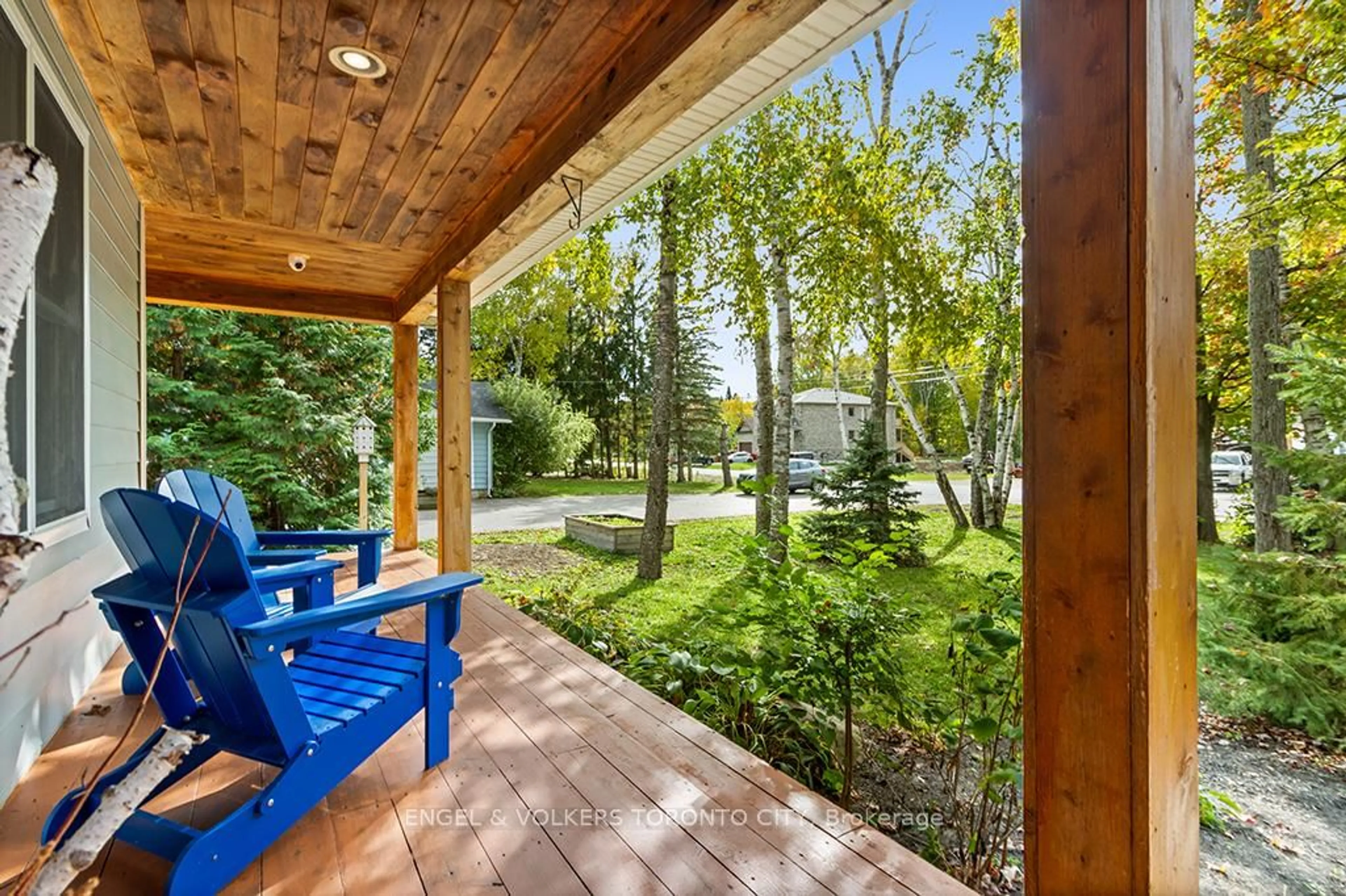 Patio, unknown for 19 Indianola Cres, Wasaga Beach Ontario L9Z 2W4