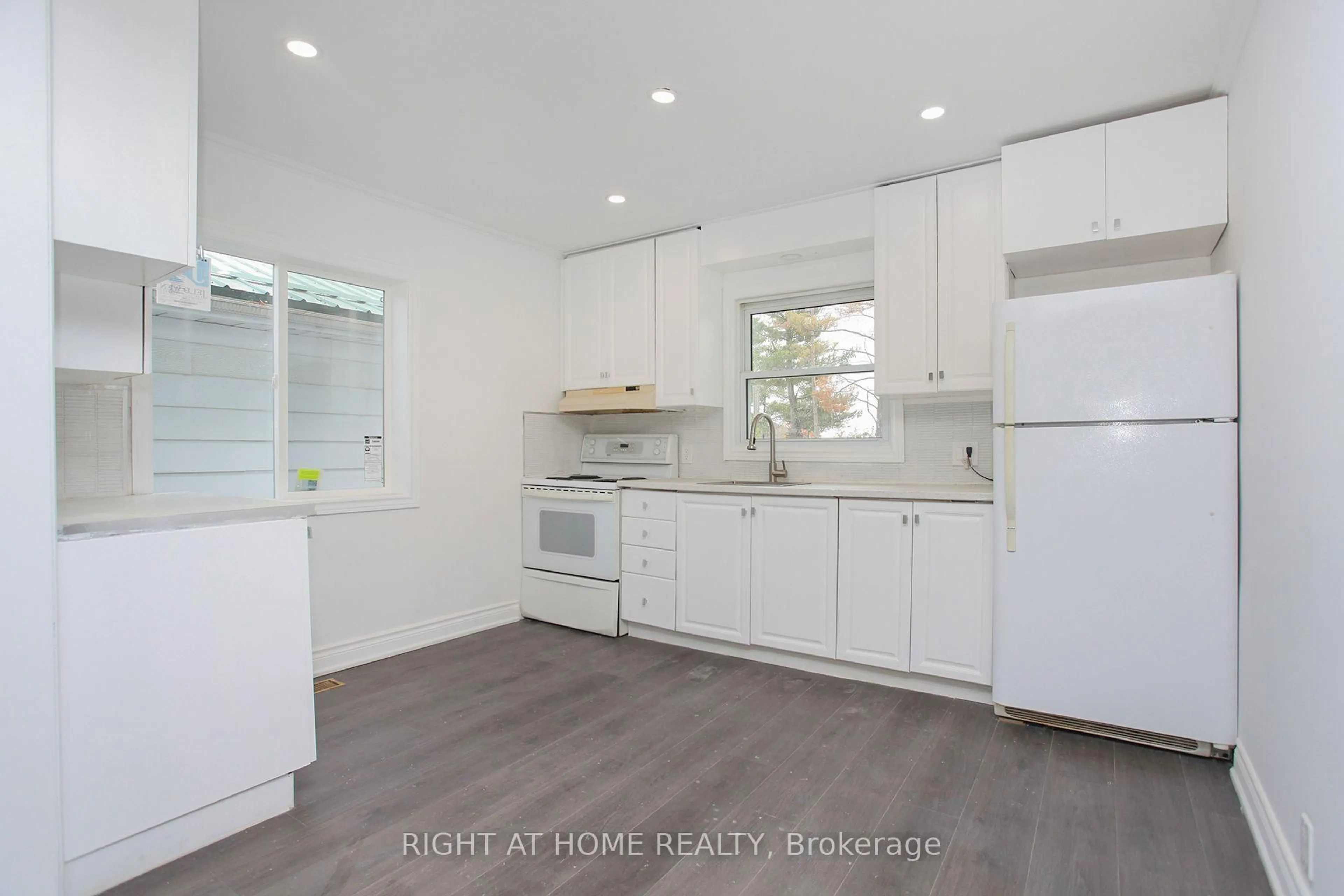 Open concept kitchen, unknown for 387 Edgehill Dr, Barrie Ontario L4N 9X5