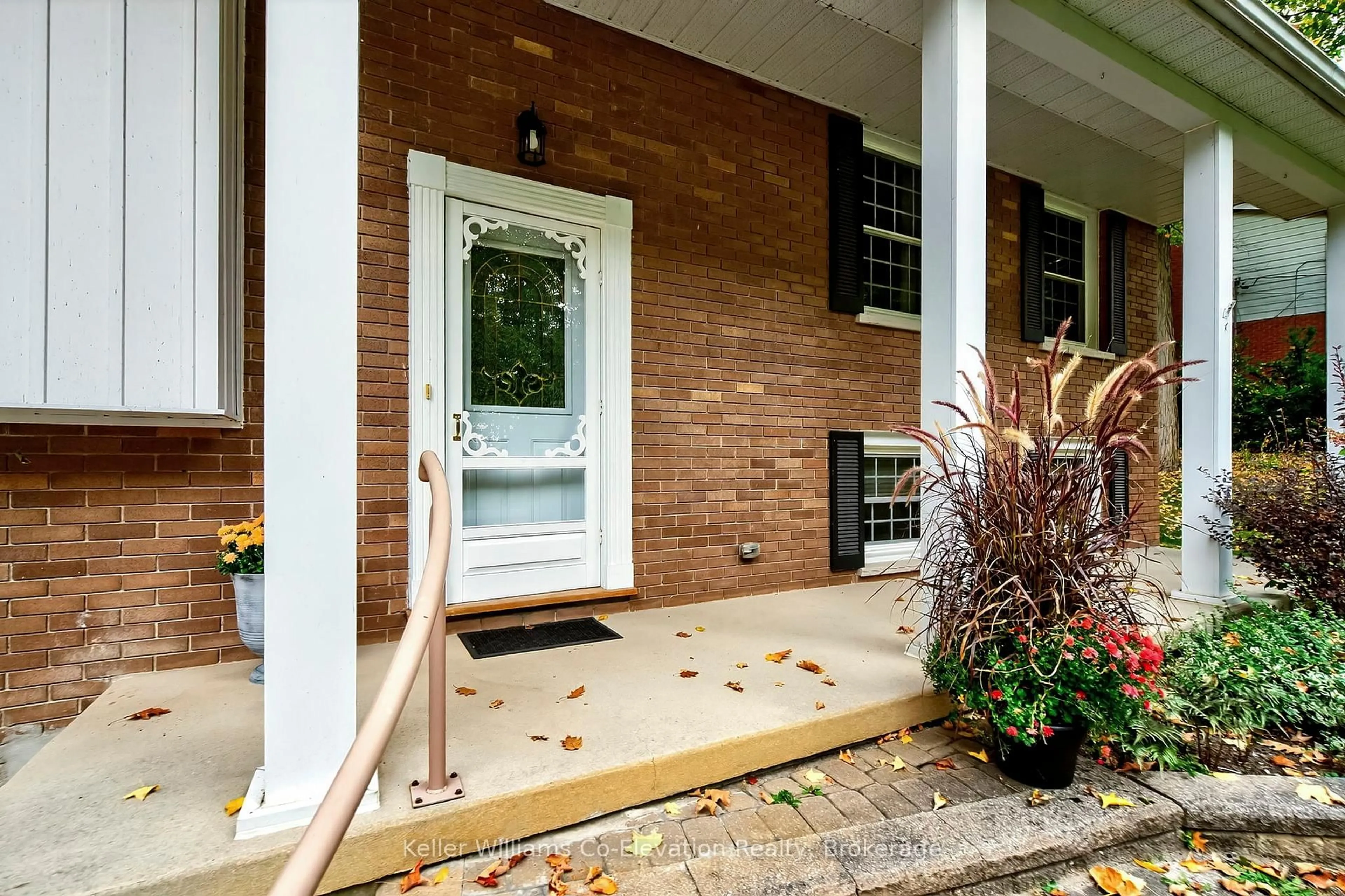 Home with brick exterior material, street for 816 Portage Park Lane, Midland Ontario L4R 5G3