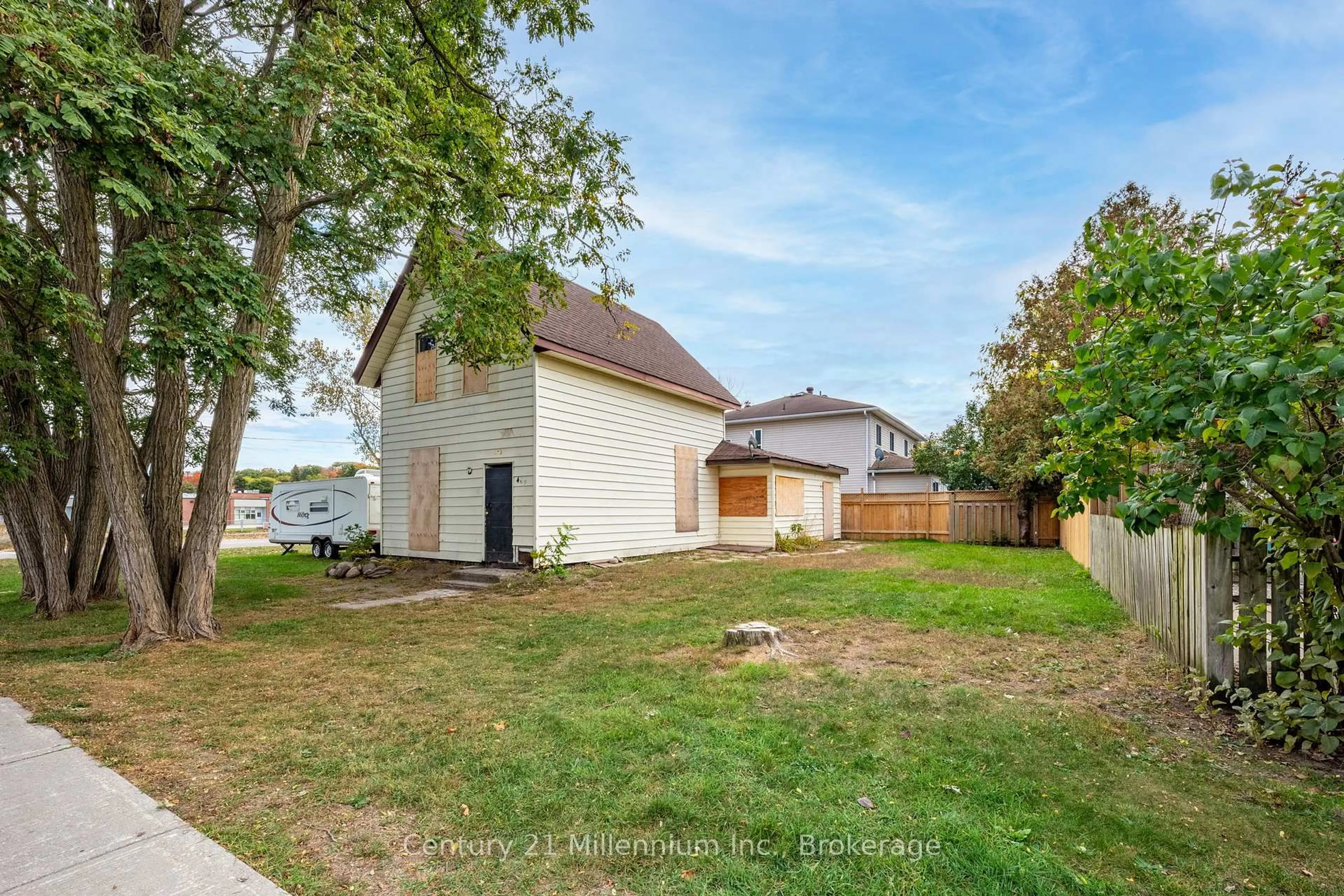 A pic from outside/outdoor area/front of a property/back of a property/a pic from drone, water/lake/river/ocean view for 469 Robert St, Midland Ontario L4R 2M4
