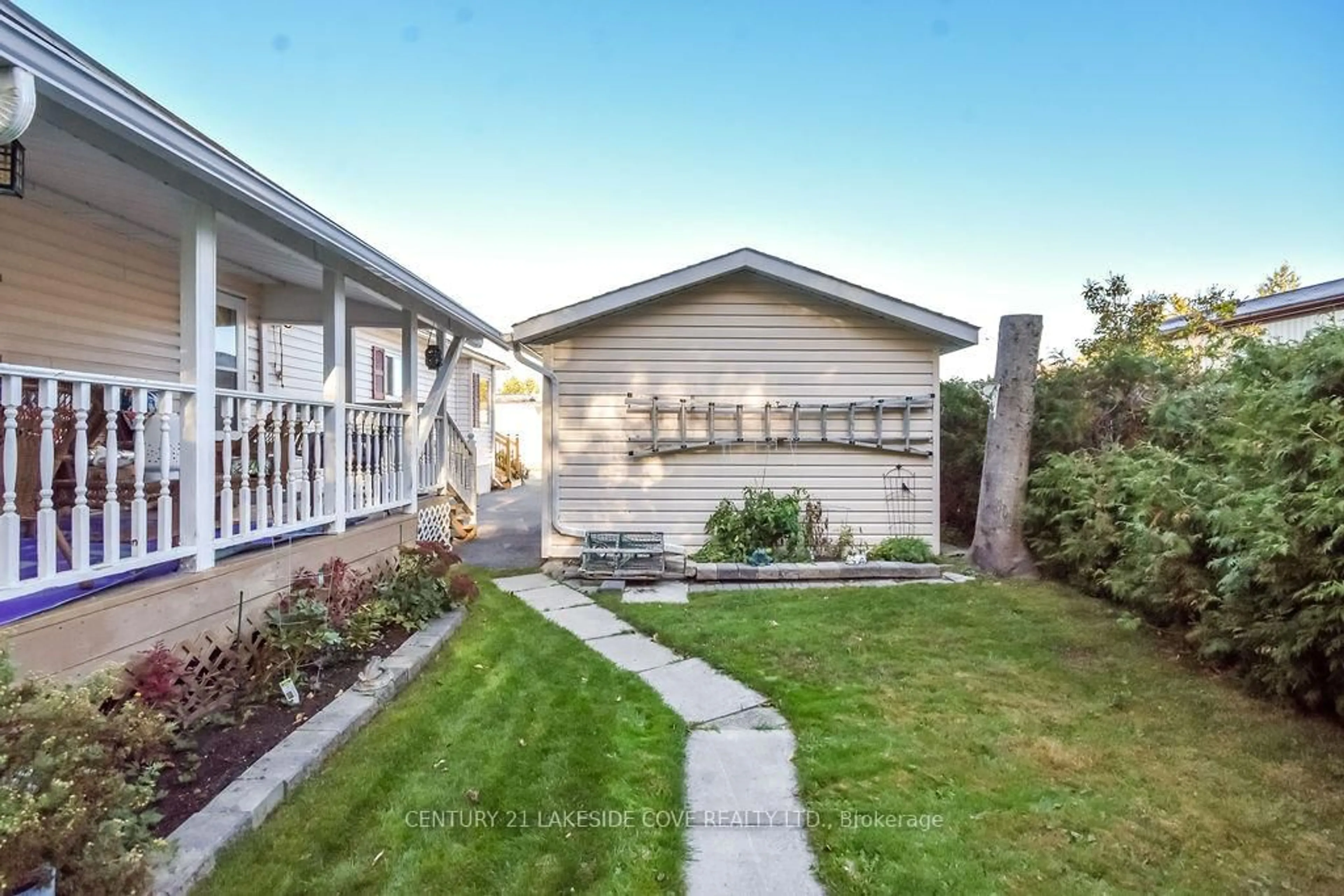Home with vinyl exterior material, street for 1355 Hilltop Rd, Severn Ontario L3V 0V7
