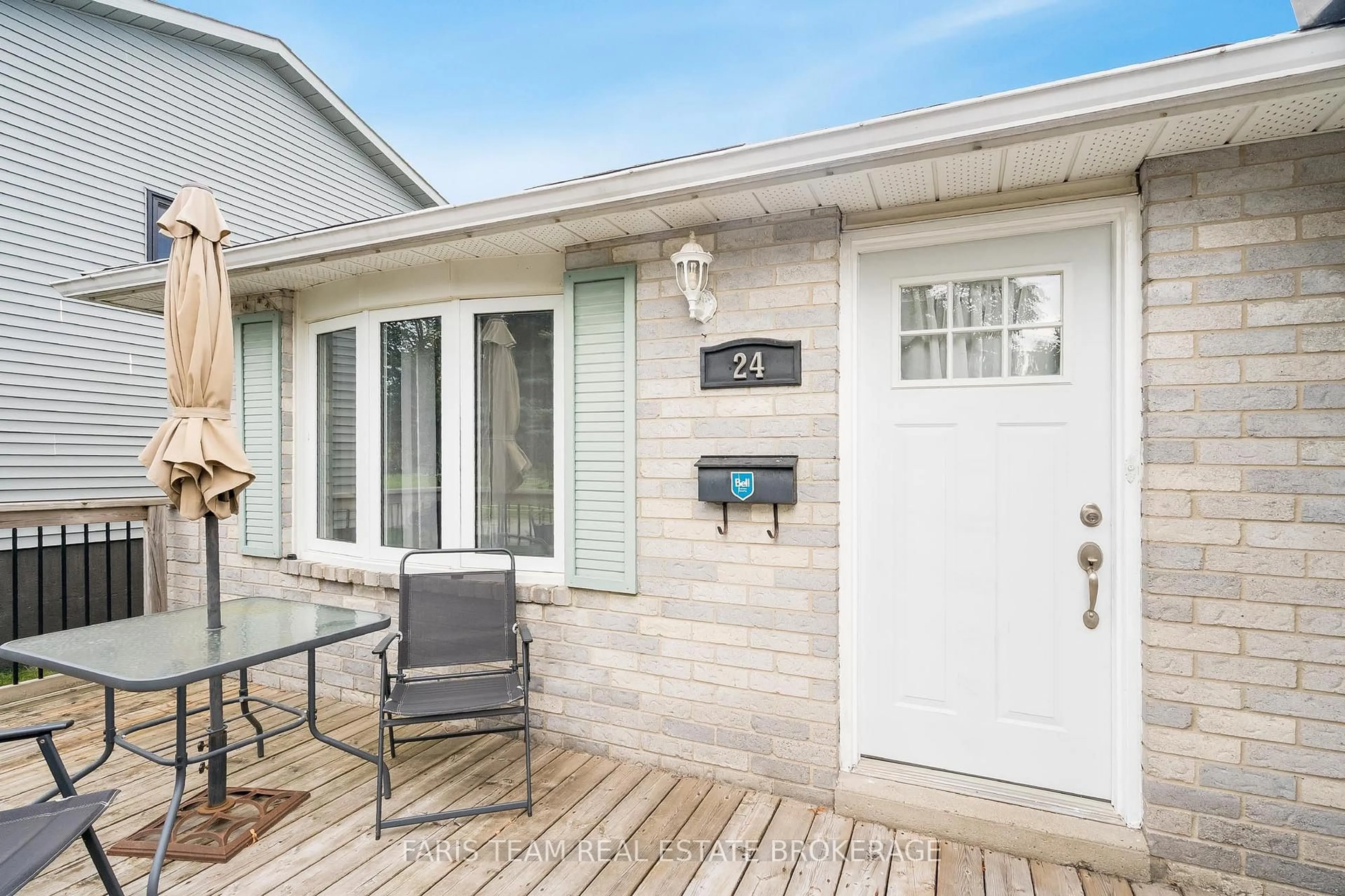 Patio, street for 24 Laurie Cres, Barrie Ontario L4M 6C7