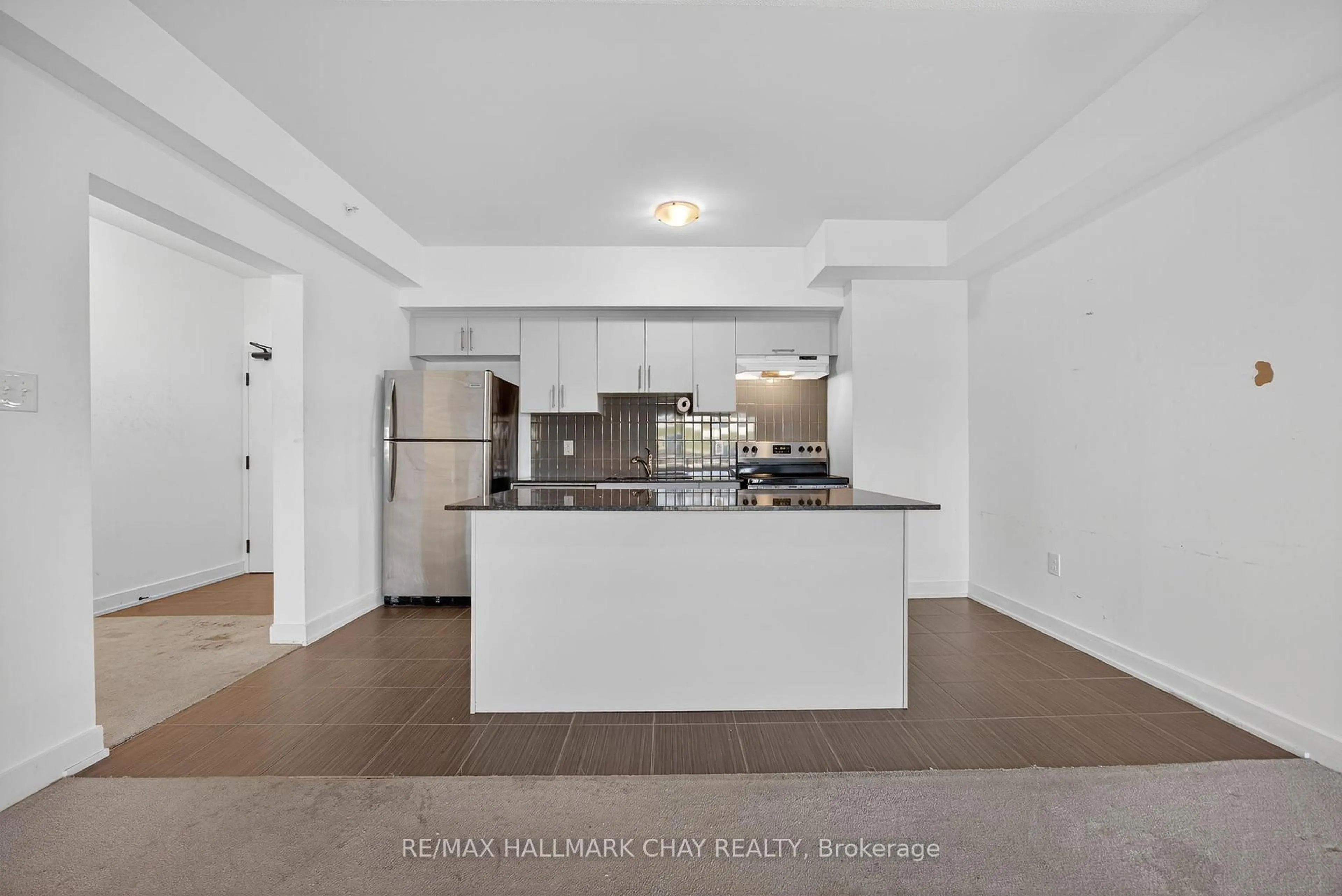 Standard kitchen, unknown for 6 Spice Way #104, Barrie Ontario L9J 0J9