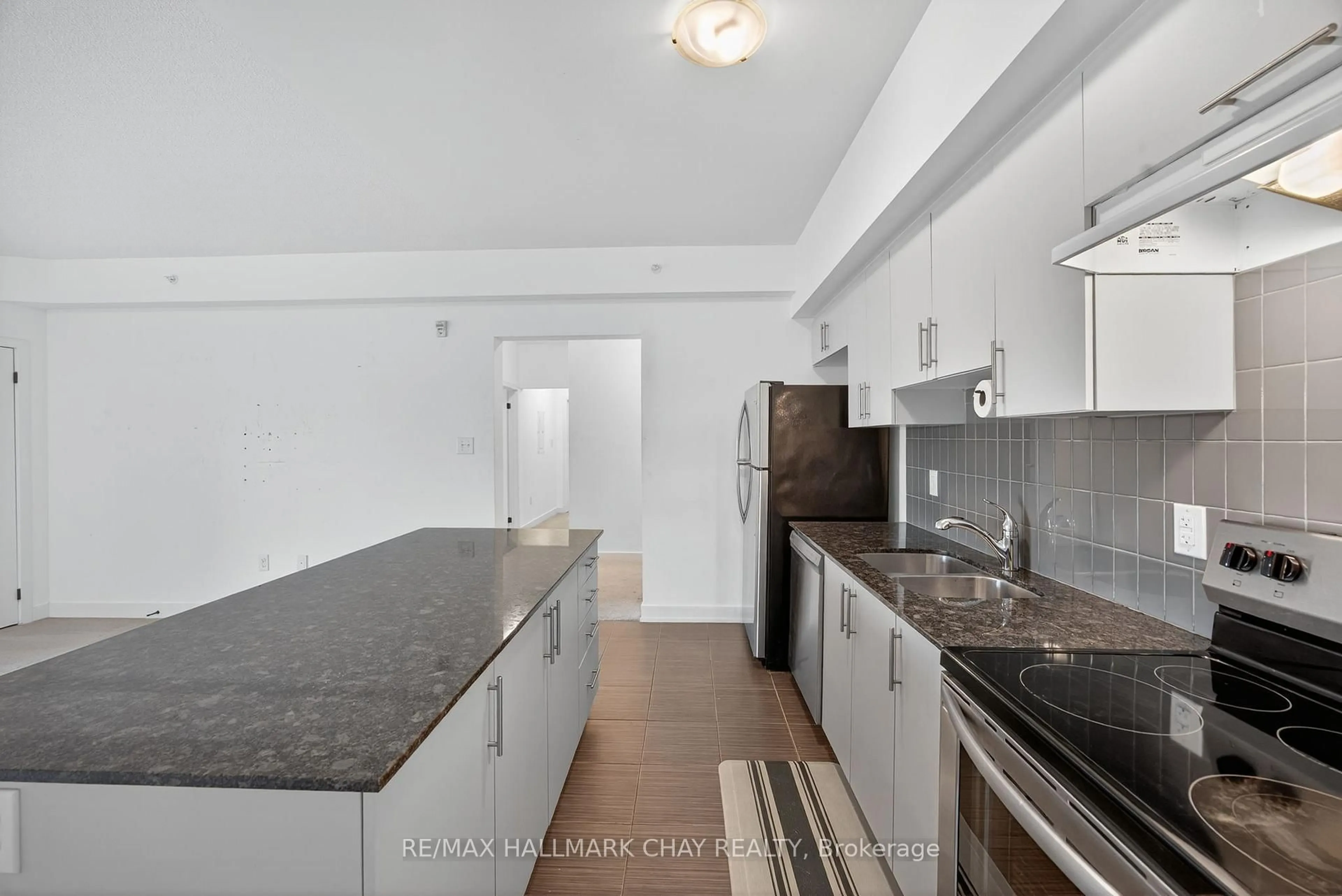 Standard kitchen, unknown for 6 Spice Way #104, Barrie Ontario L9J 0J9