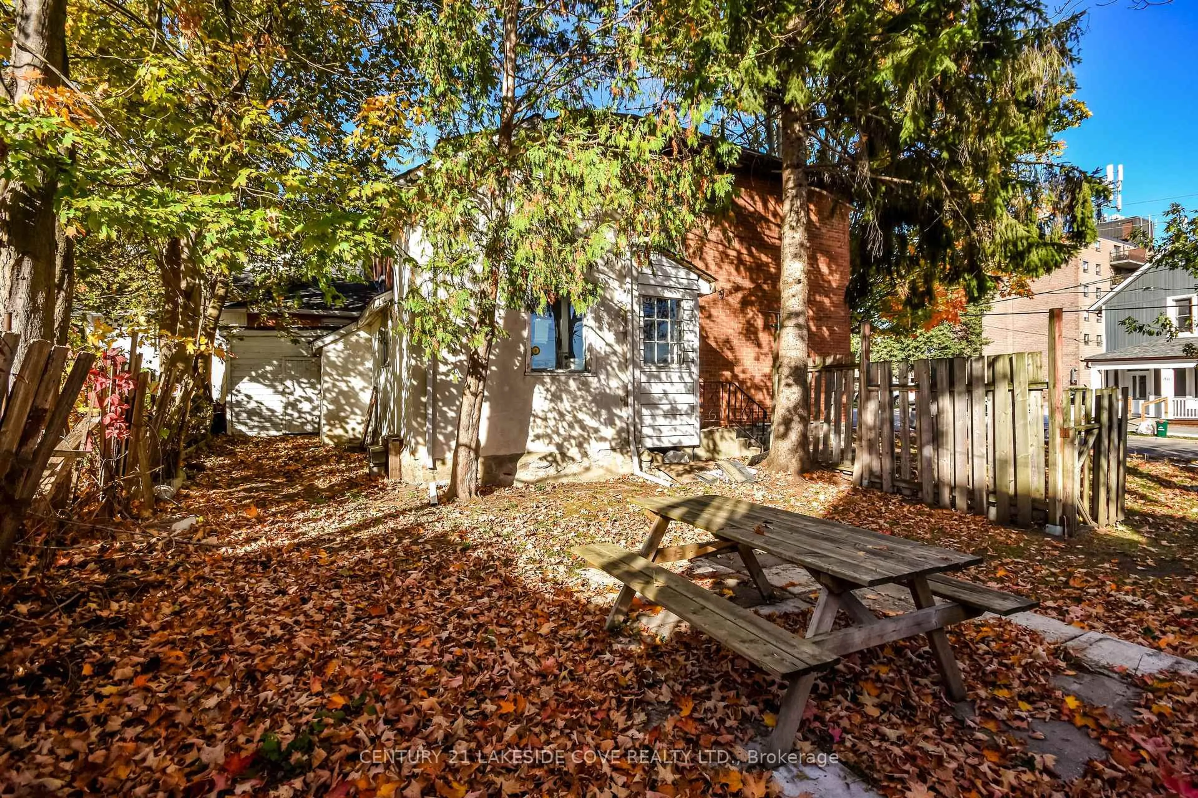 Patio, street for 41 Albert St, Orillia Ontario L3V 5K3