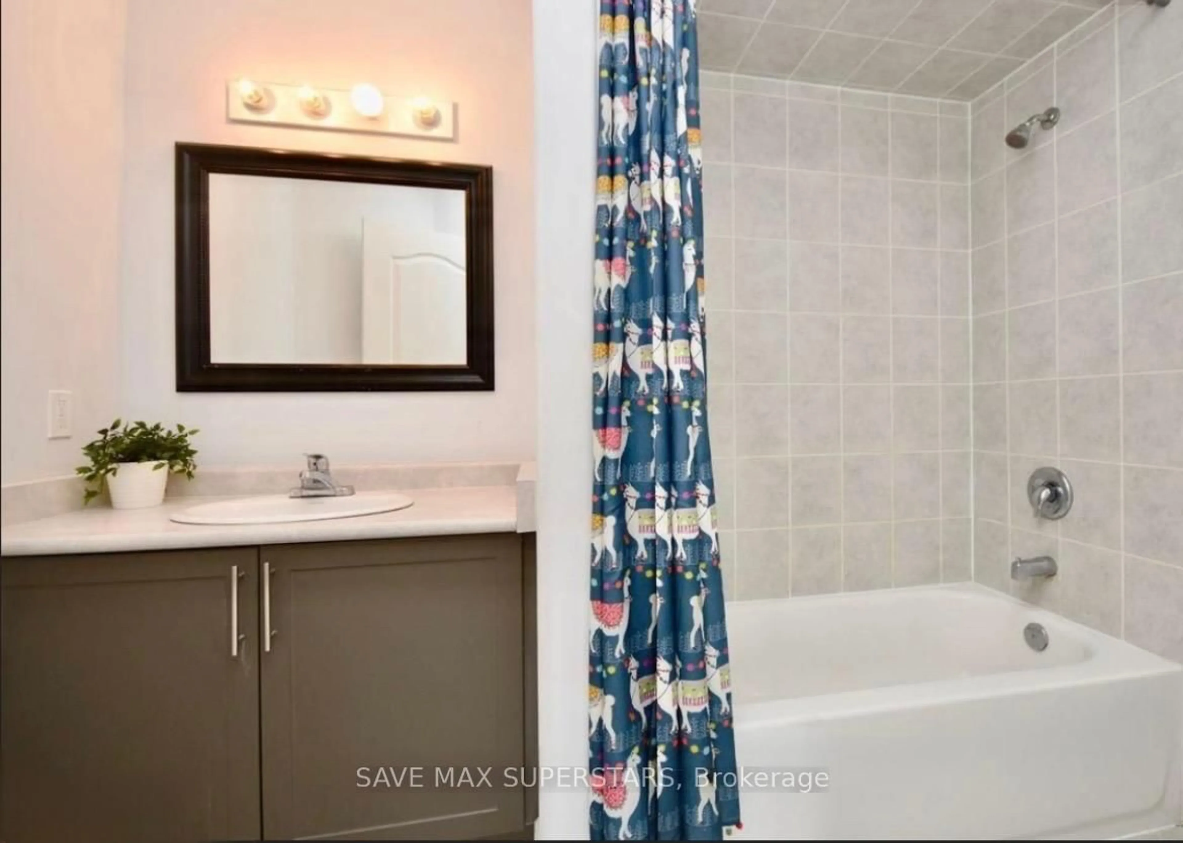 Standard bathroom, ceramic/tile floor for 3063 Emperor Dr, Orillia Ontario L3V 0G4