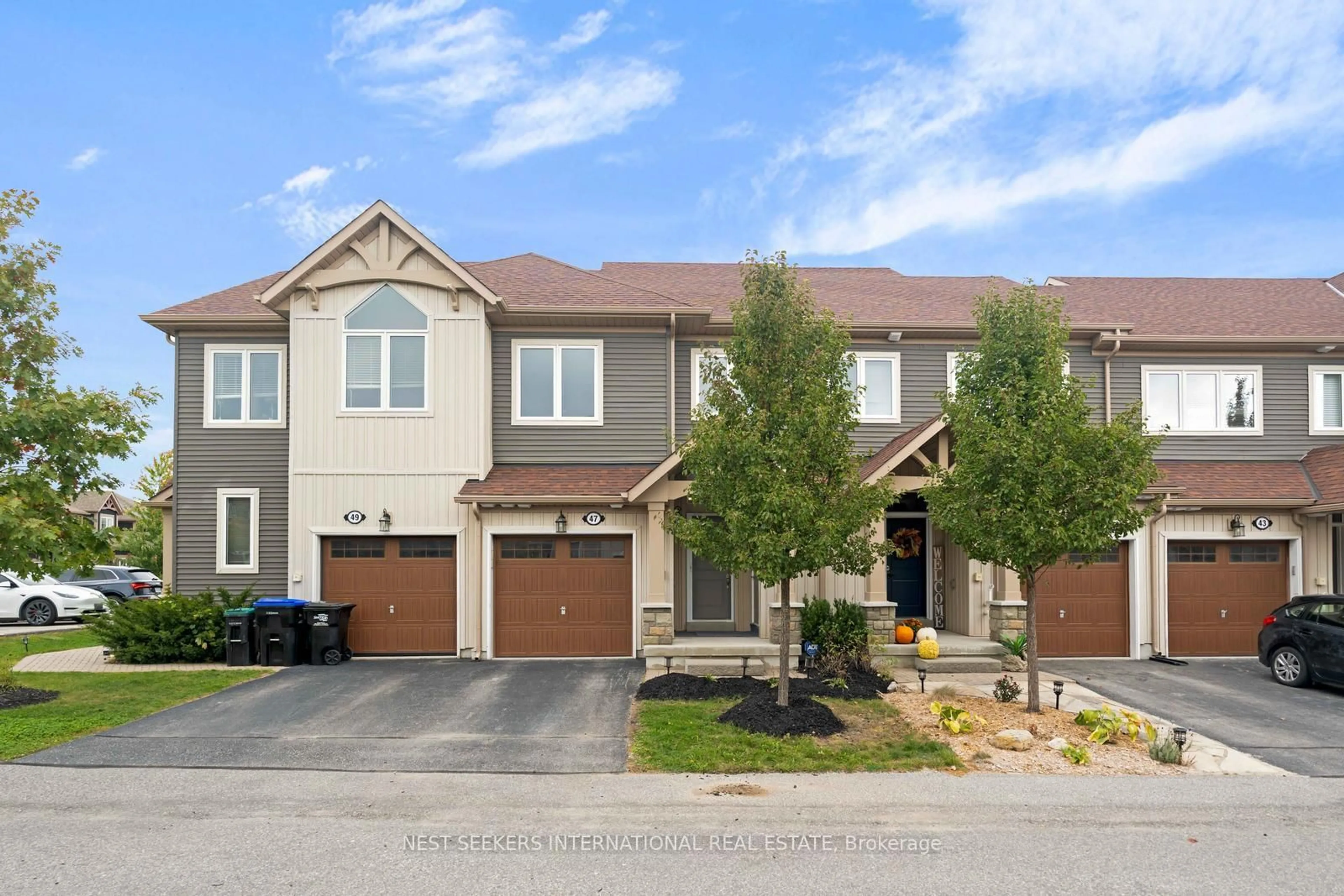 A pic from outside/outdoor area/front of a property/back of a property/a pic from drone, street for 47 Lett Ave, Collingwood Ontario L9Y 0Z5