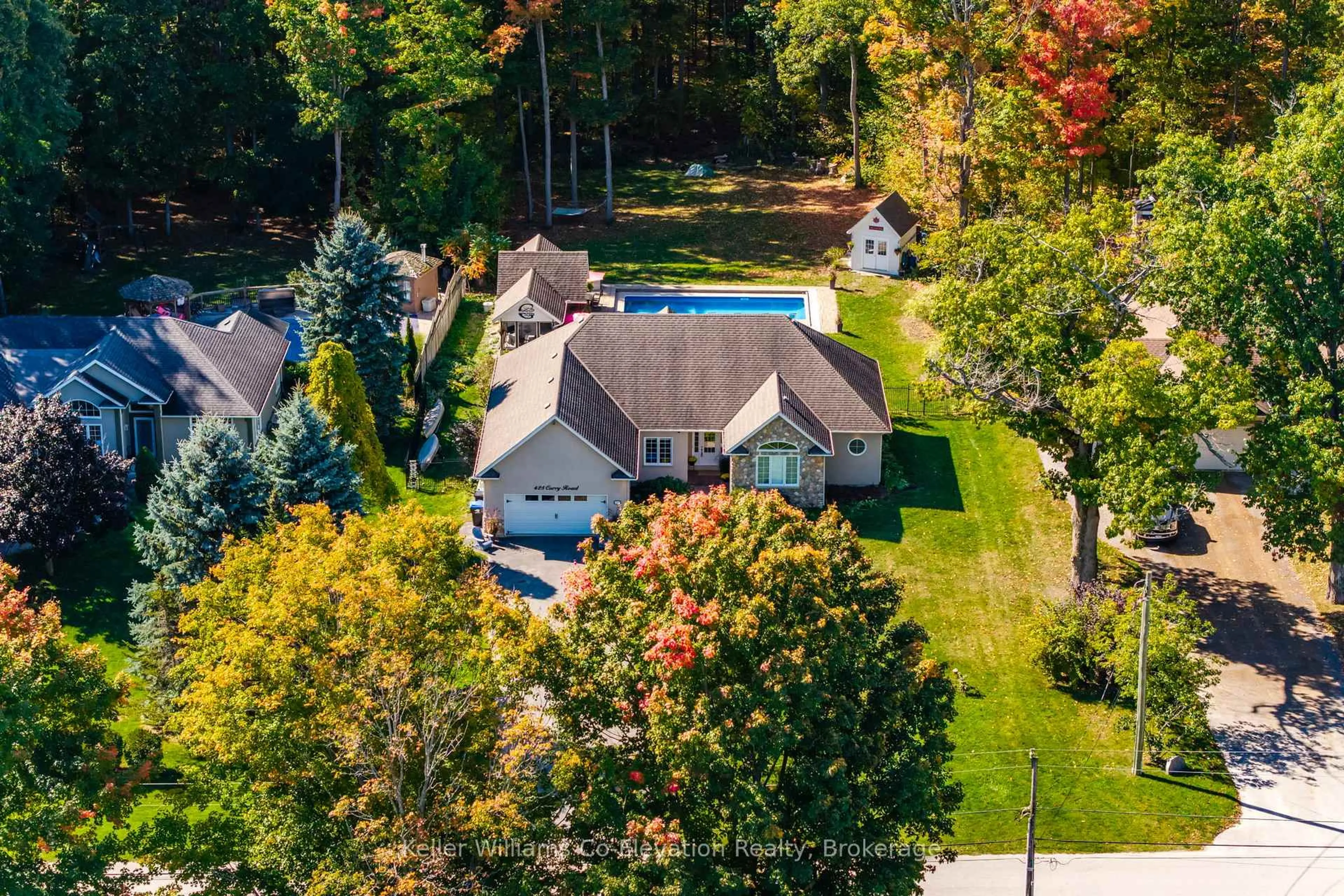 A pic from outside/outdoor area/front of a property/back of a property/a pic from drone, unknown for 428 Curry Rd, Midland Ontario L4R 5H2