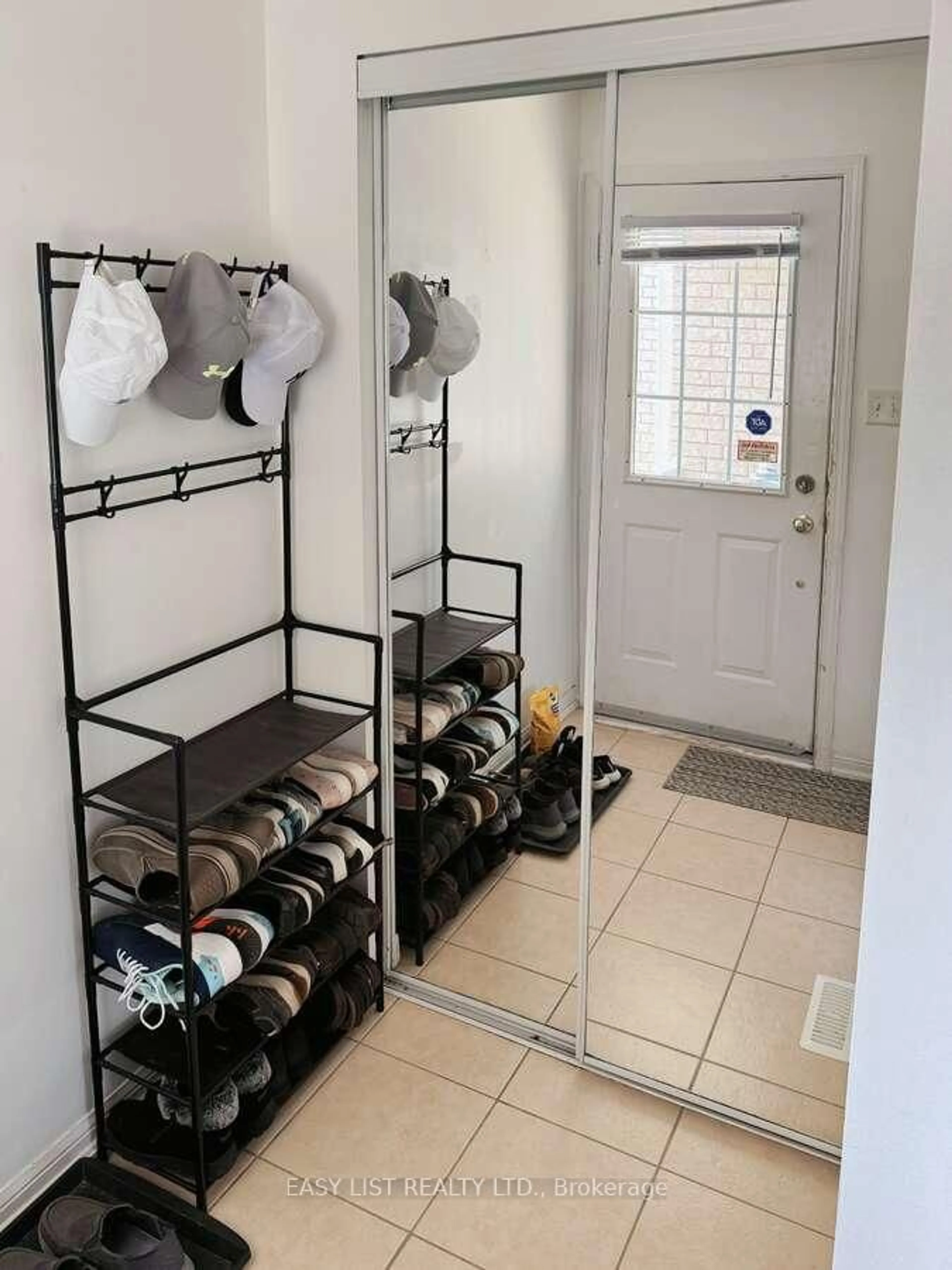 Storage room or clothes room or walk-in closet for 35 Ridwell St, Barrie Ontario L4N 0W8