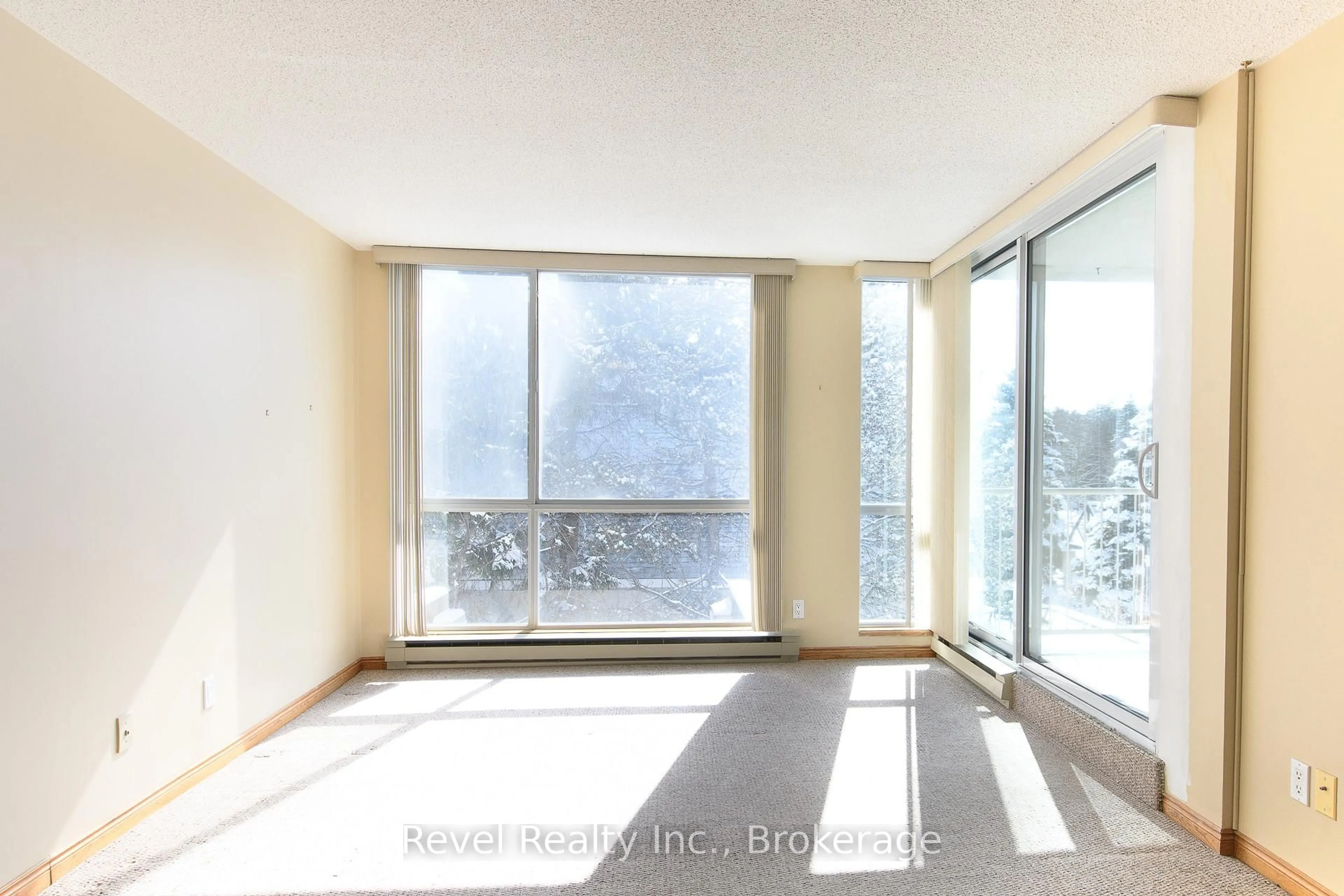 Indoor foyer for 24 Ramblings Way #305, Collingwood Ontario L9Y 5S7