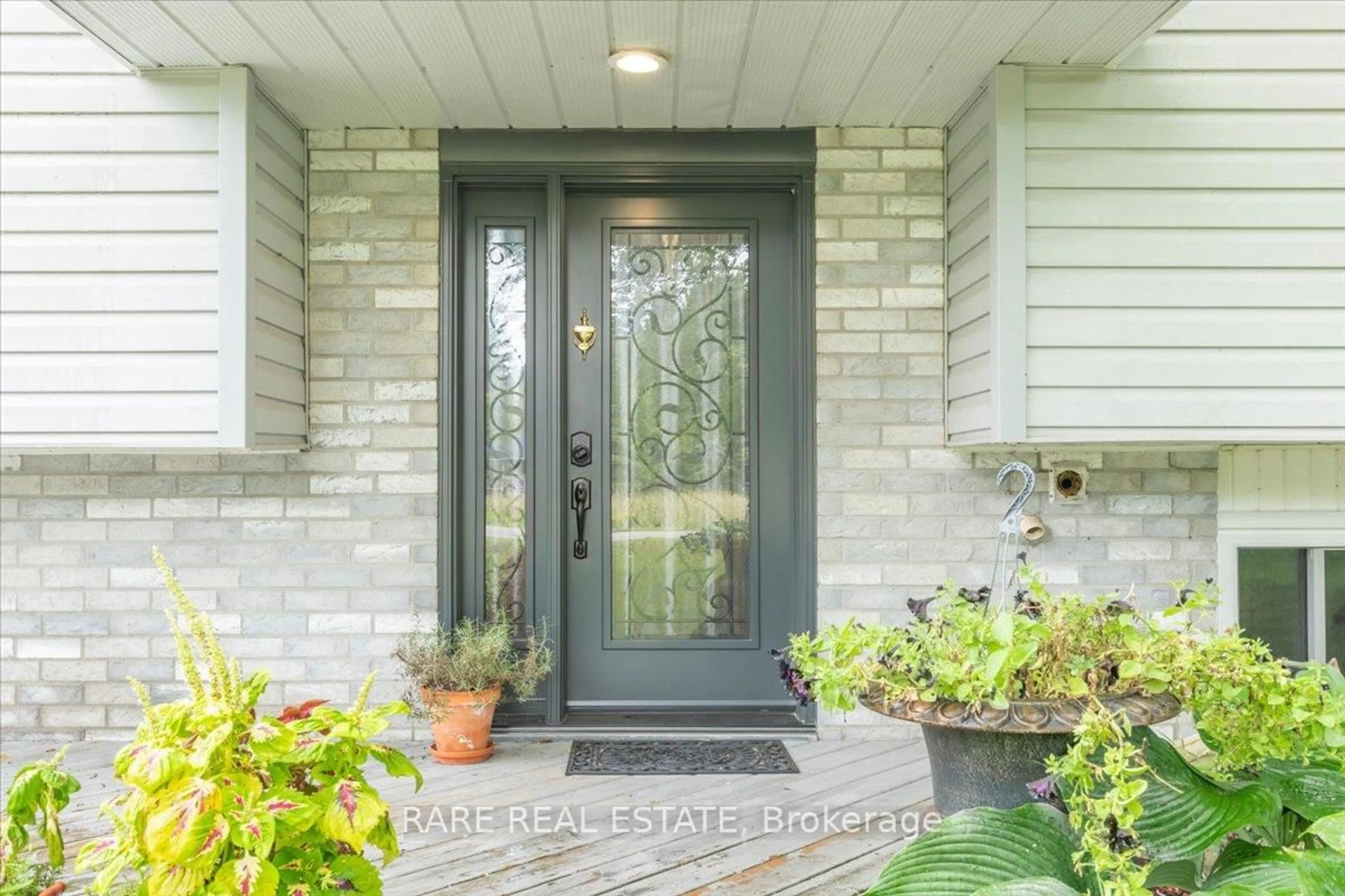 Indoor entryway for 66 Scarlett Line, Springwater Ontario L0L 1V0