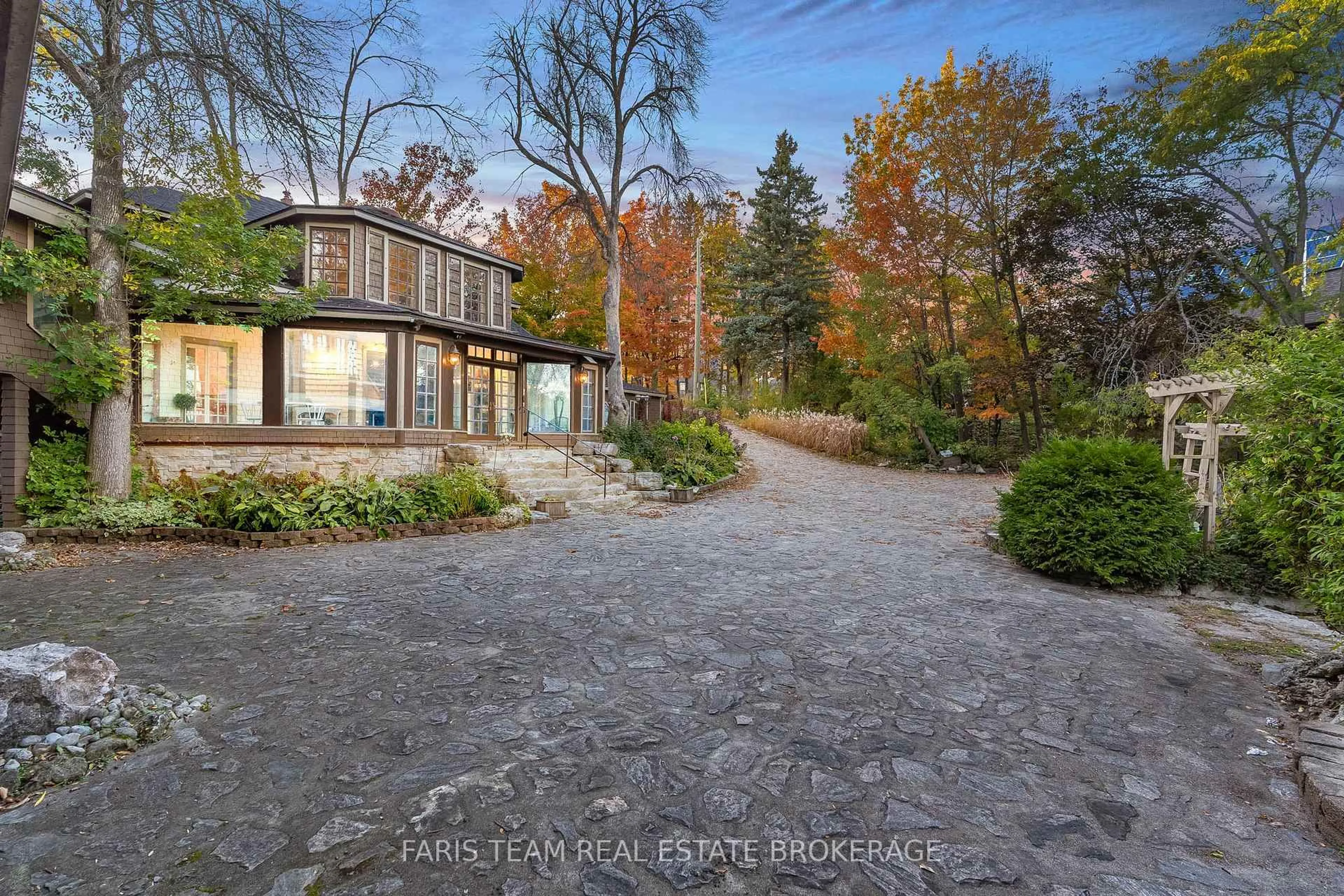 A pic from outside/outdoor area/front of a property/back of a property/a pic from drone, unknown for 345 Brewery Lane, Orillia Ontario L3V 7H6