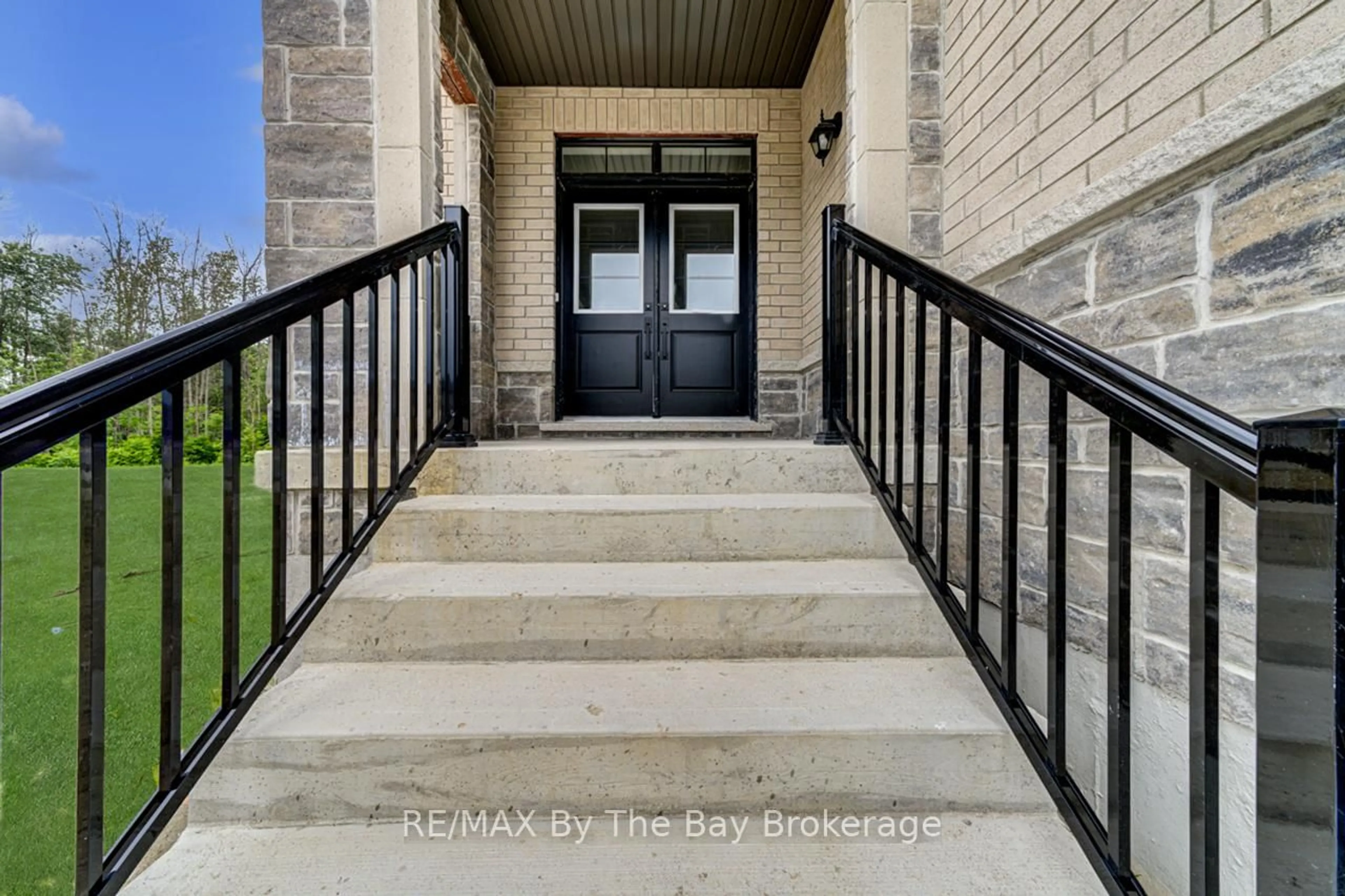 Indoor entryway for 26 Amber Dr, Wasaga Beach Ontario L9Z 0R8