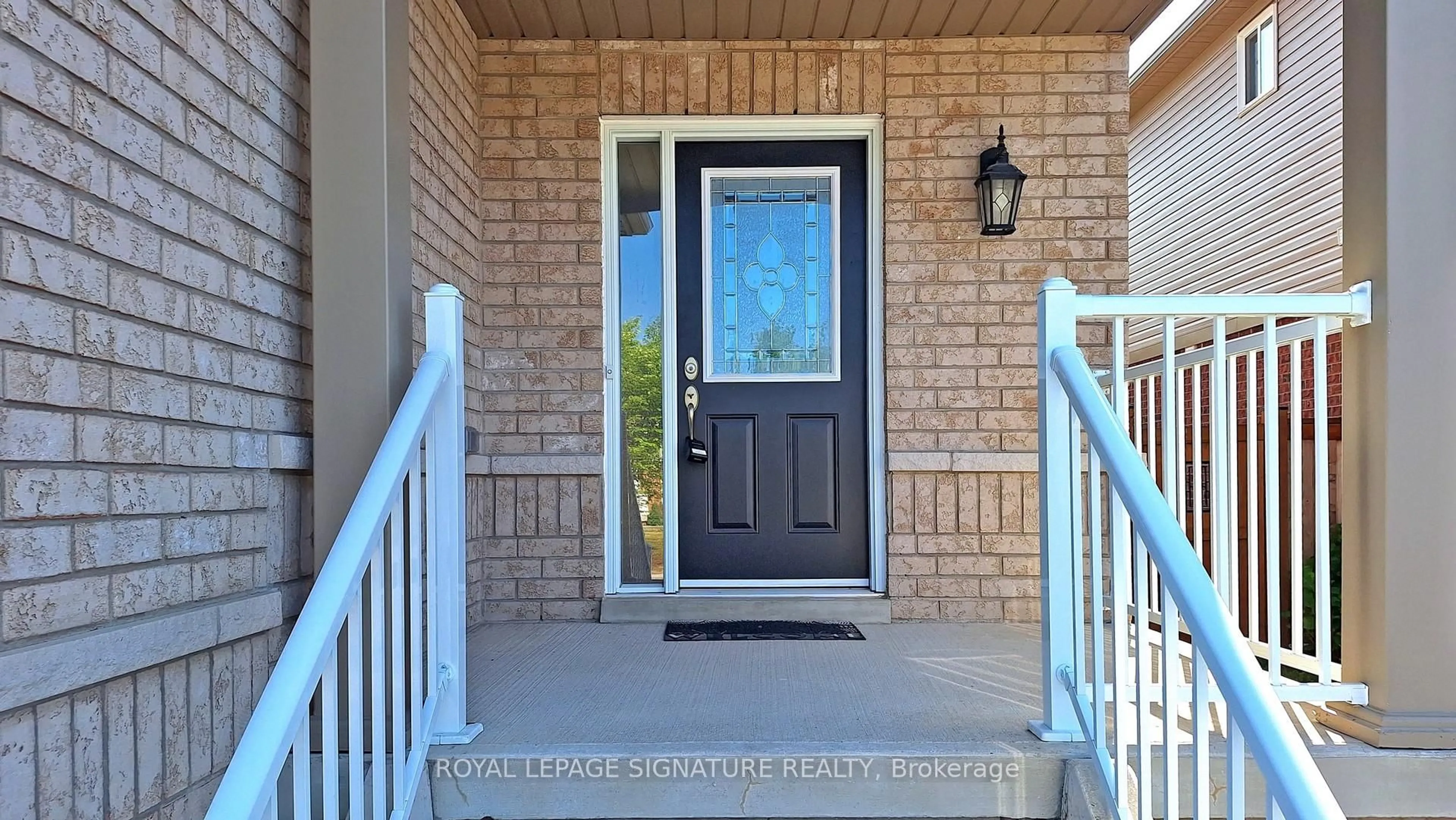 Indoor entryway for 138 Sun King Cres, Barrie Ontario L4M 0E5