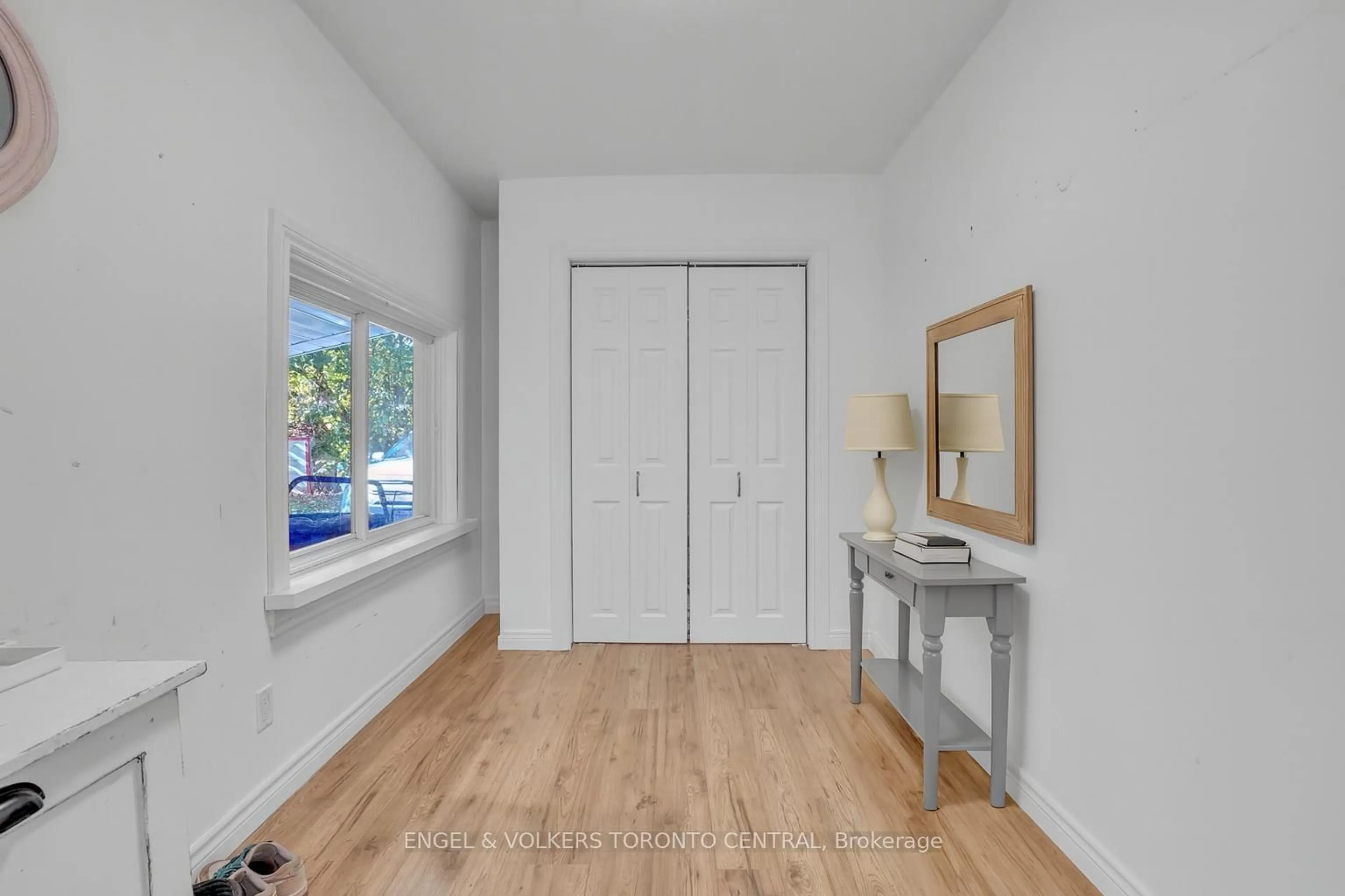 Indoor entryway for 2165 TOWN Line, Severn Ontario L0K 1E0