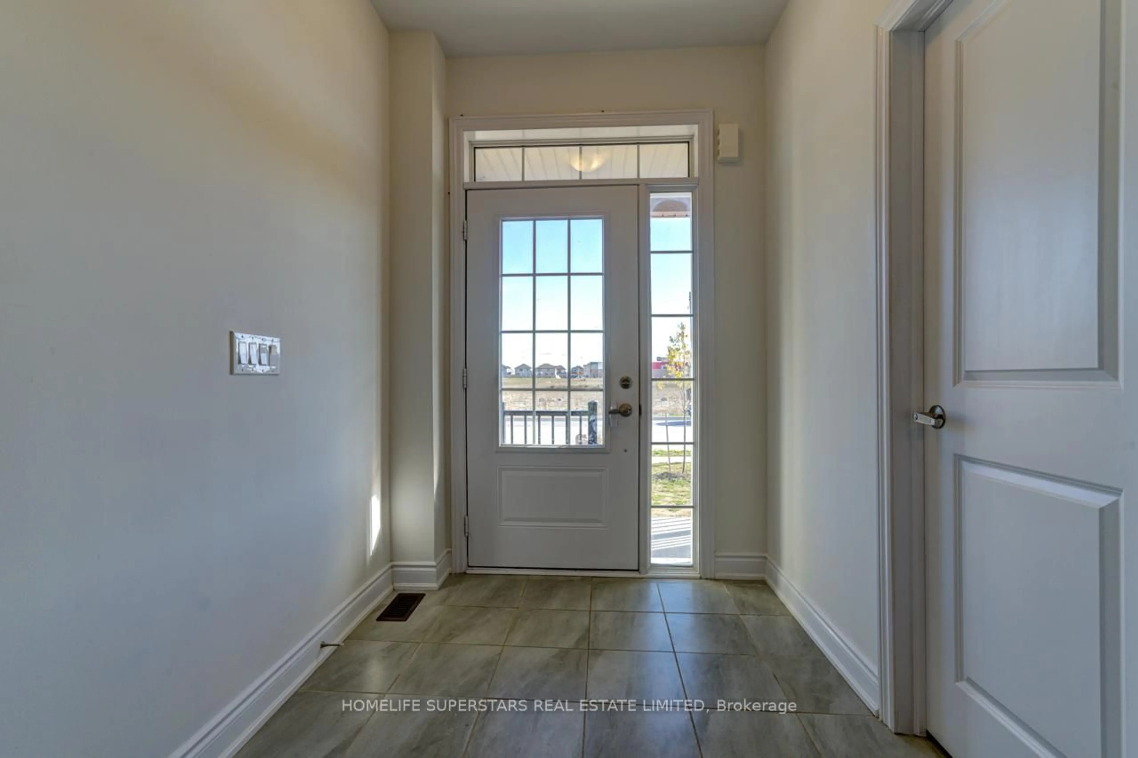 Indoor entryway for 69 Central Square Blvd, Wasaga Beach Ontario L9Z 0L9