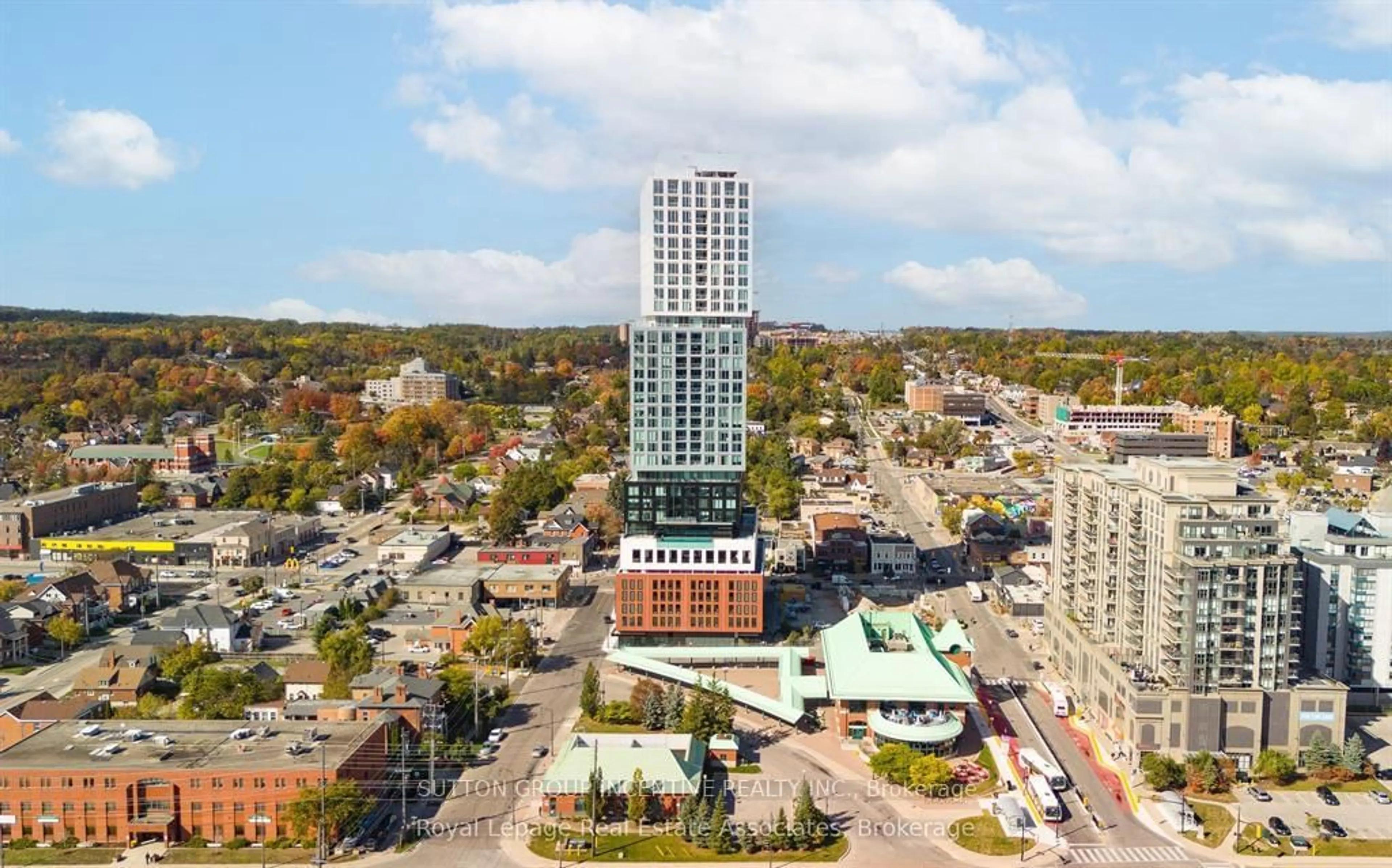 A pic from outside/outdoor area/front of a property/back of a property/a pic from drone, building for 39 Mary St #802, Barrie Ontario L4N 1S9