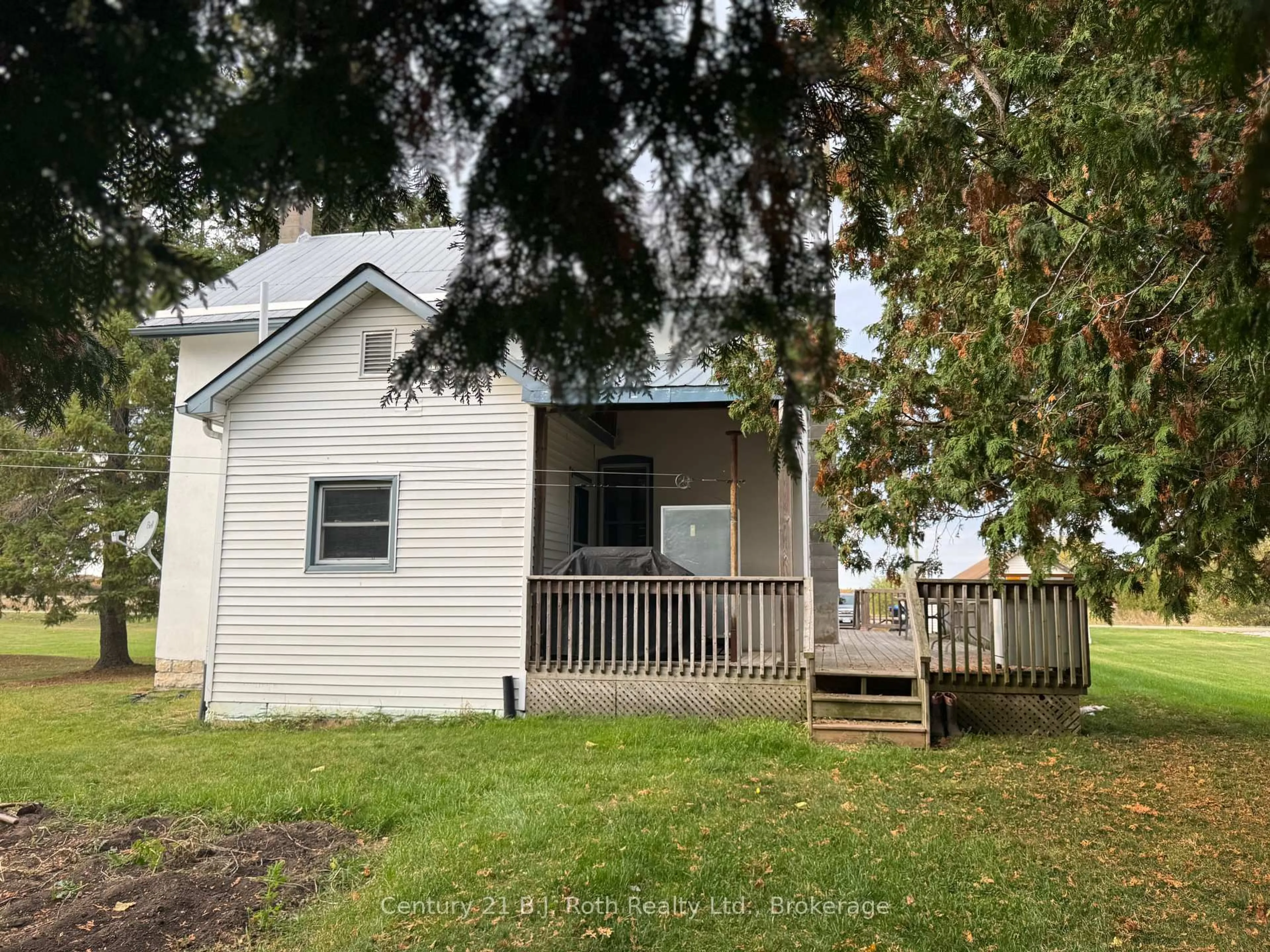 A pic from outside/outdoor area/front of a property/back of a property/a pic from drone, building for 1767 10 Concession, Ramara Ontario L0K 1B0
