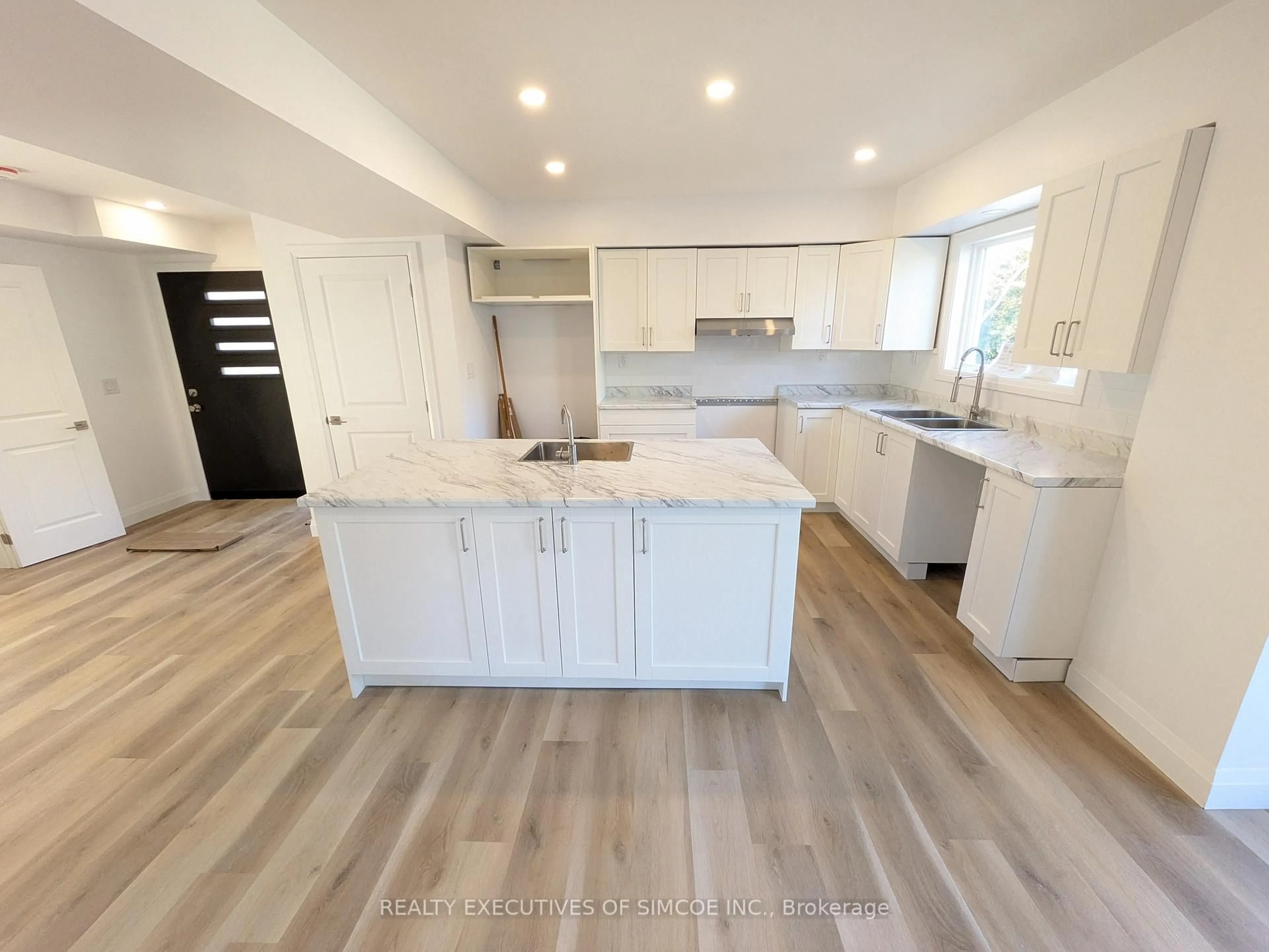 Open concept kitchen, unknown for 3464 Bayou Rd, Severn Ontario L3V 0V8