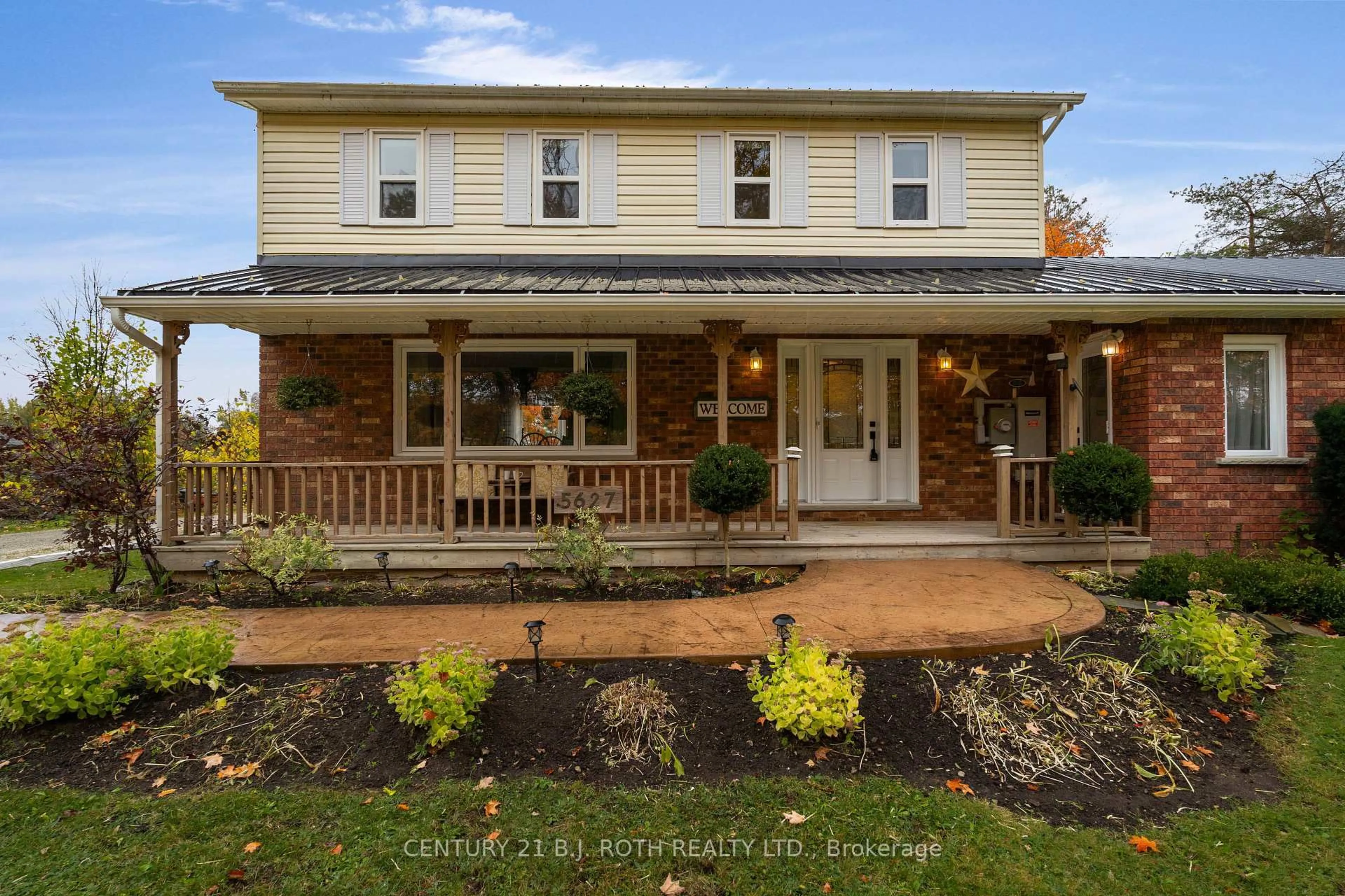 Home with vinyl exterior material, street for 5627 7th Line, Oro-Medonte Ontario L0K 1E0