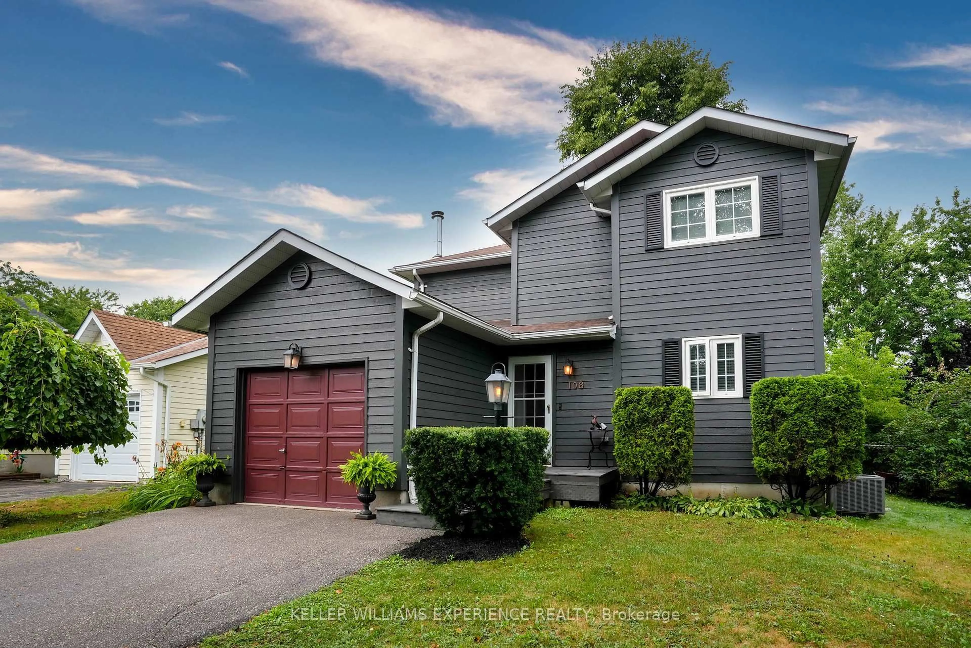 Home with vinyl exterior material, street for 108 Elizabeth St, Barrie Ontario L4N 6P2