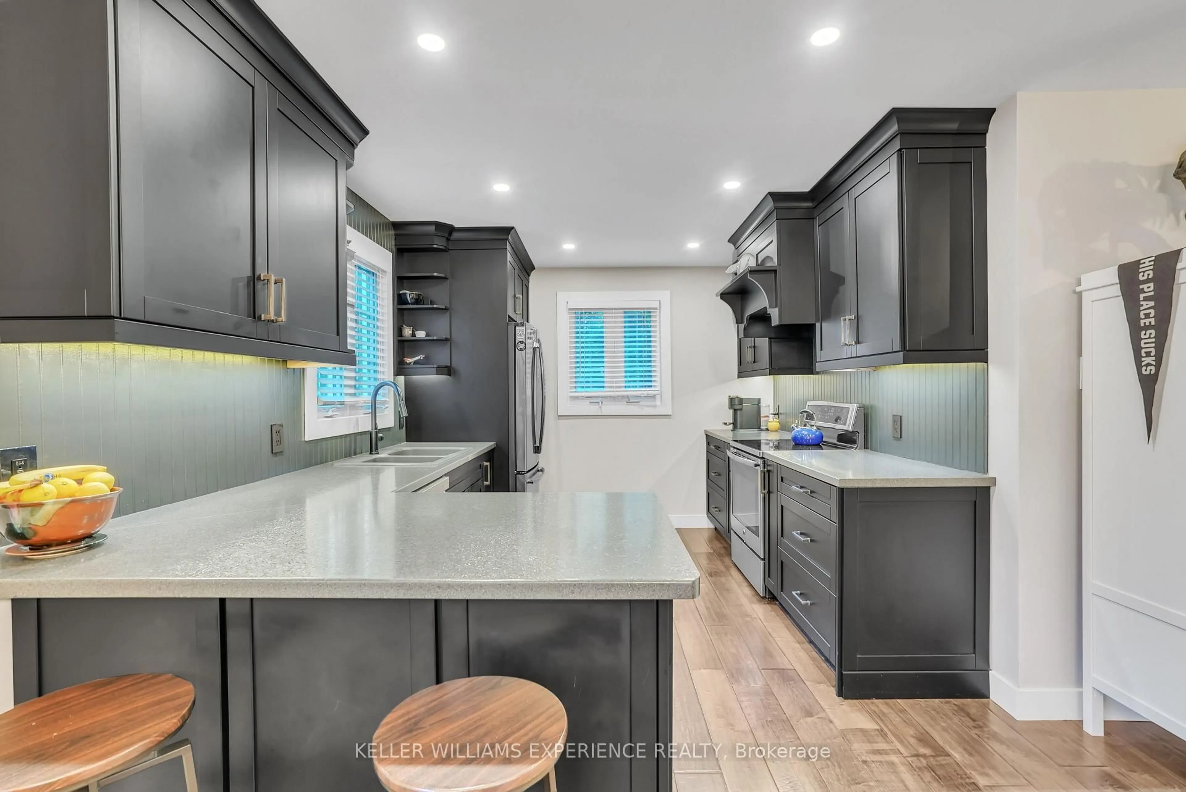 Open concept kitchen, unknown for 108 Elizabeth St, Barrie Ontario L4N 6P2
