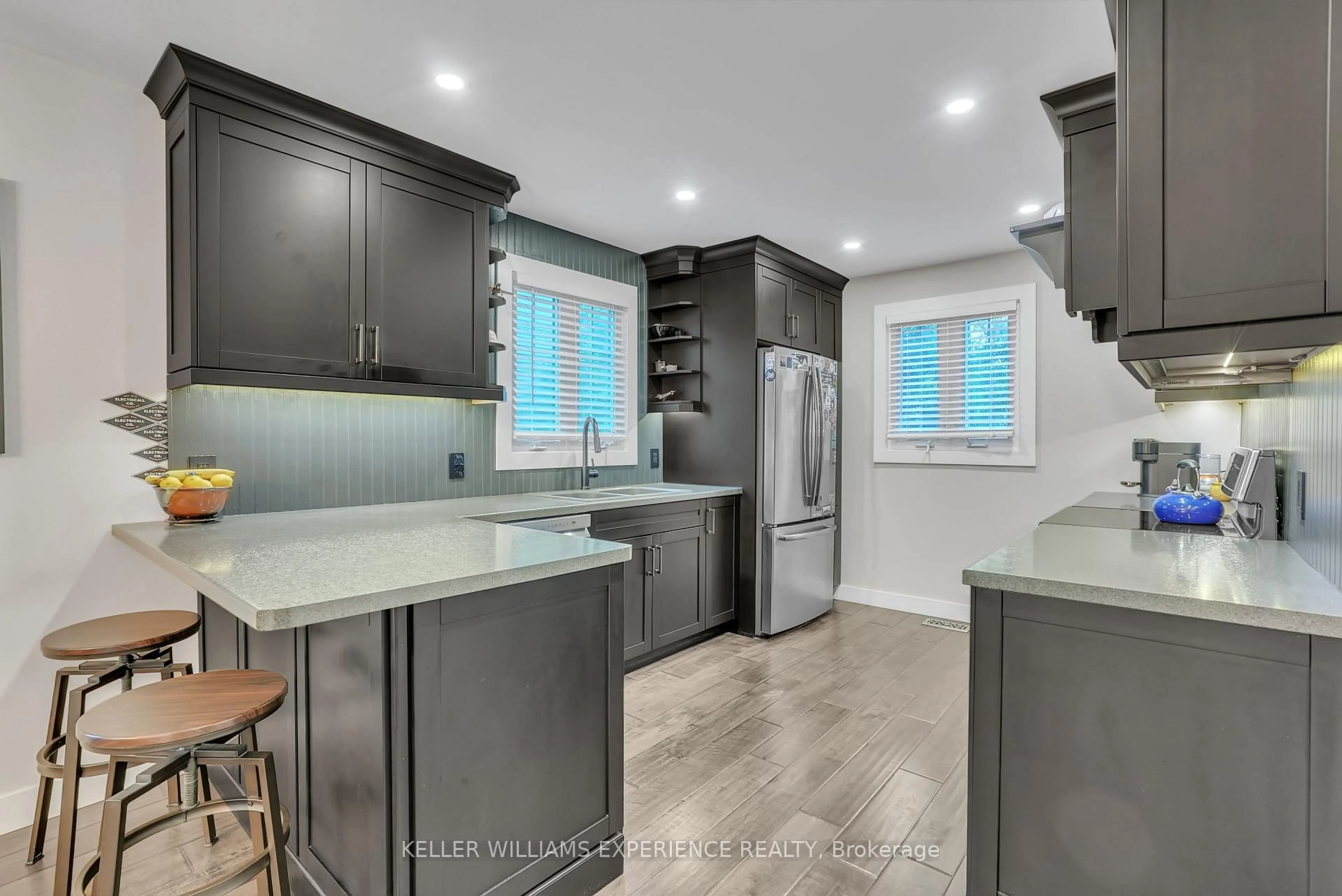 Open concept kitchen, unknown for 108 Elizabeth St, Barrie Ontario L4N 6P2