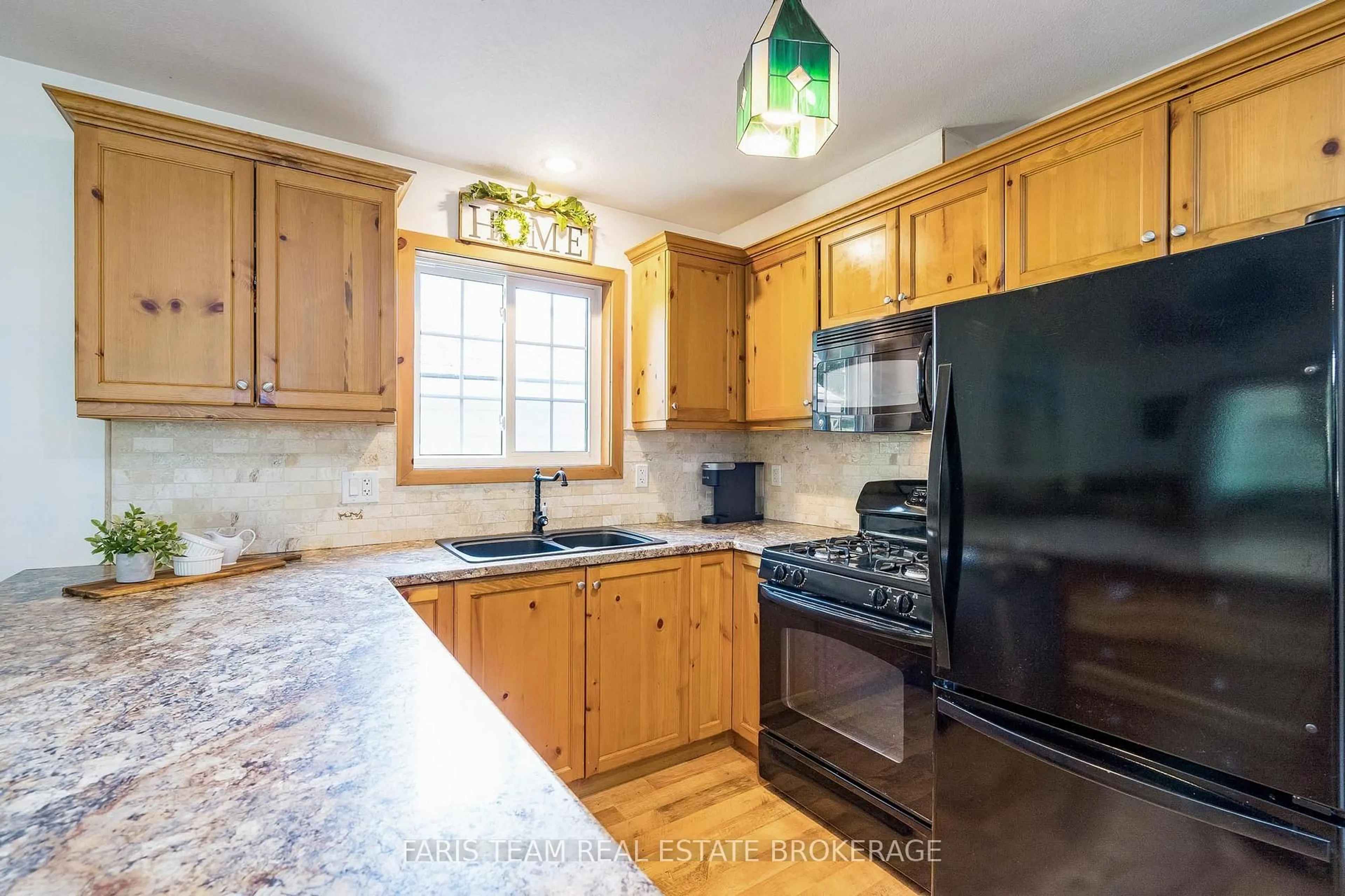 Standard kitchen, ceramic/tile floor for 65 Madawaska Tr, Wasaga Beach Ontario L9Z 1X7