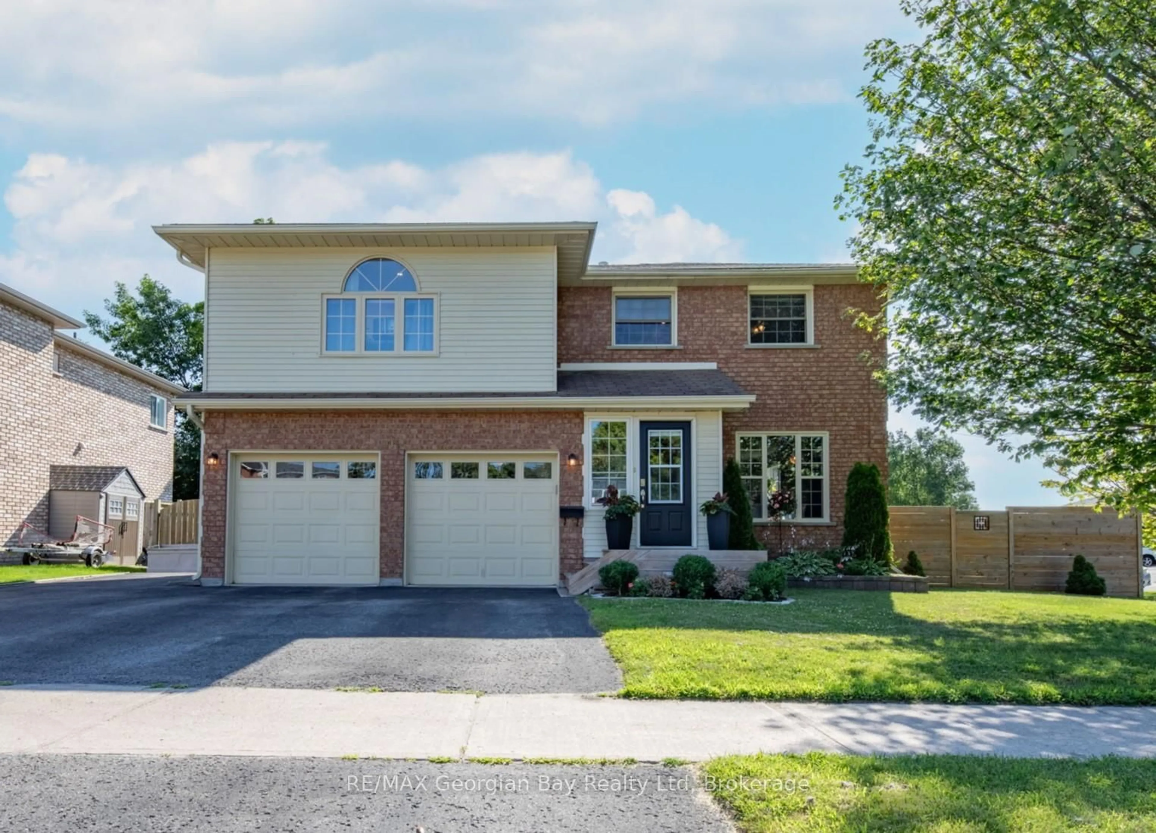Home with brick exterior material, street for 911 Watson Pl, Midland Ontario L4R 5B9