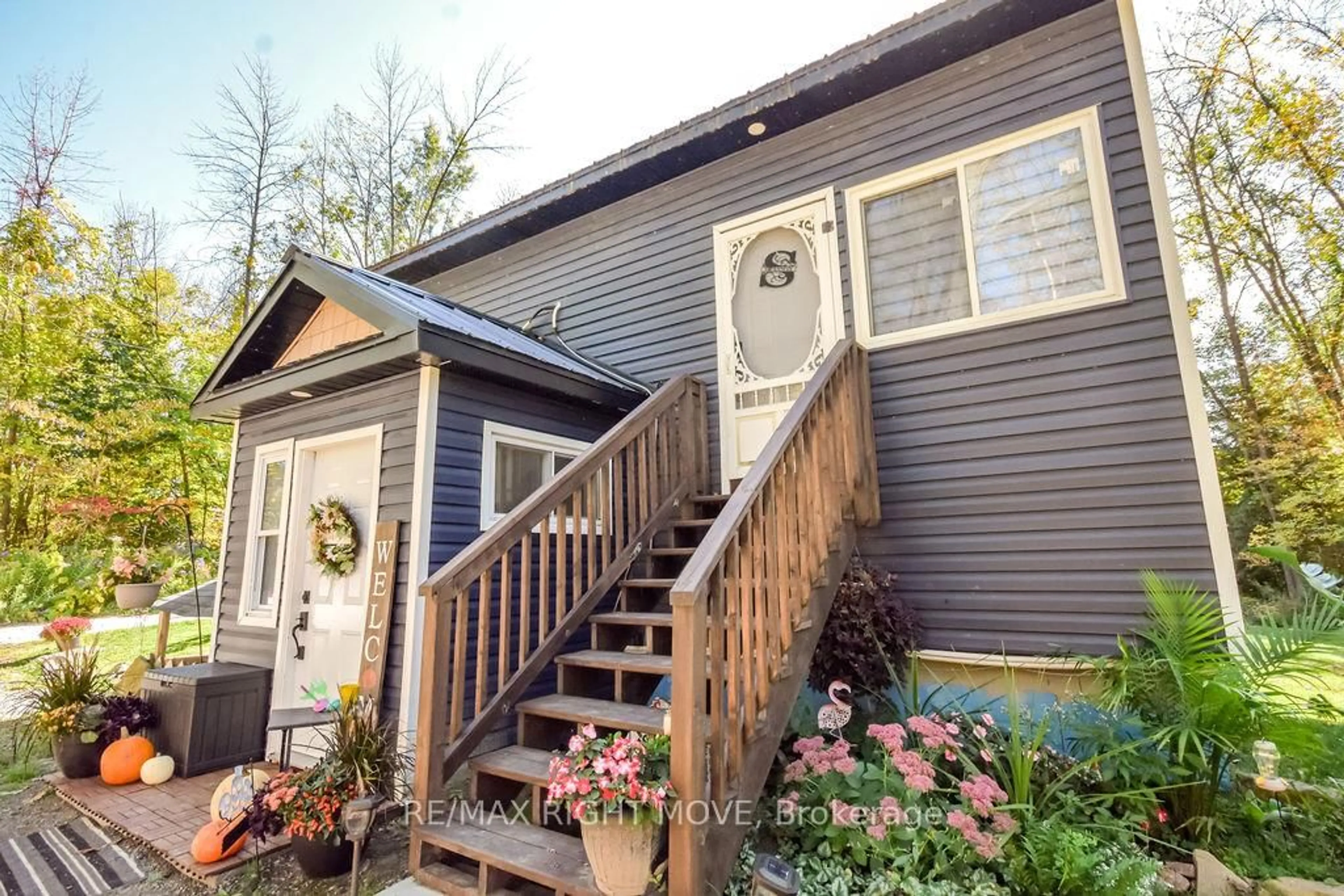 Home with vinyl exterior material, unknown for 6896 Pentland Lane, Ramara Ontario L0K 2B0