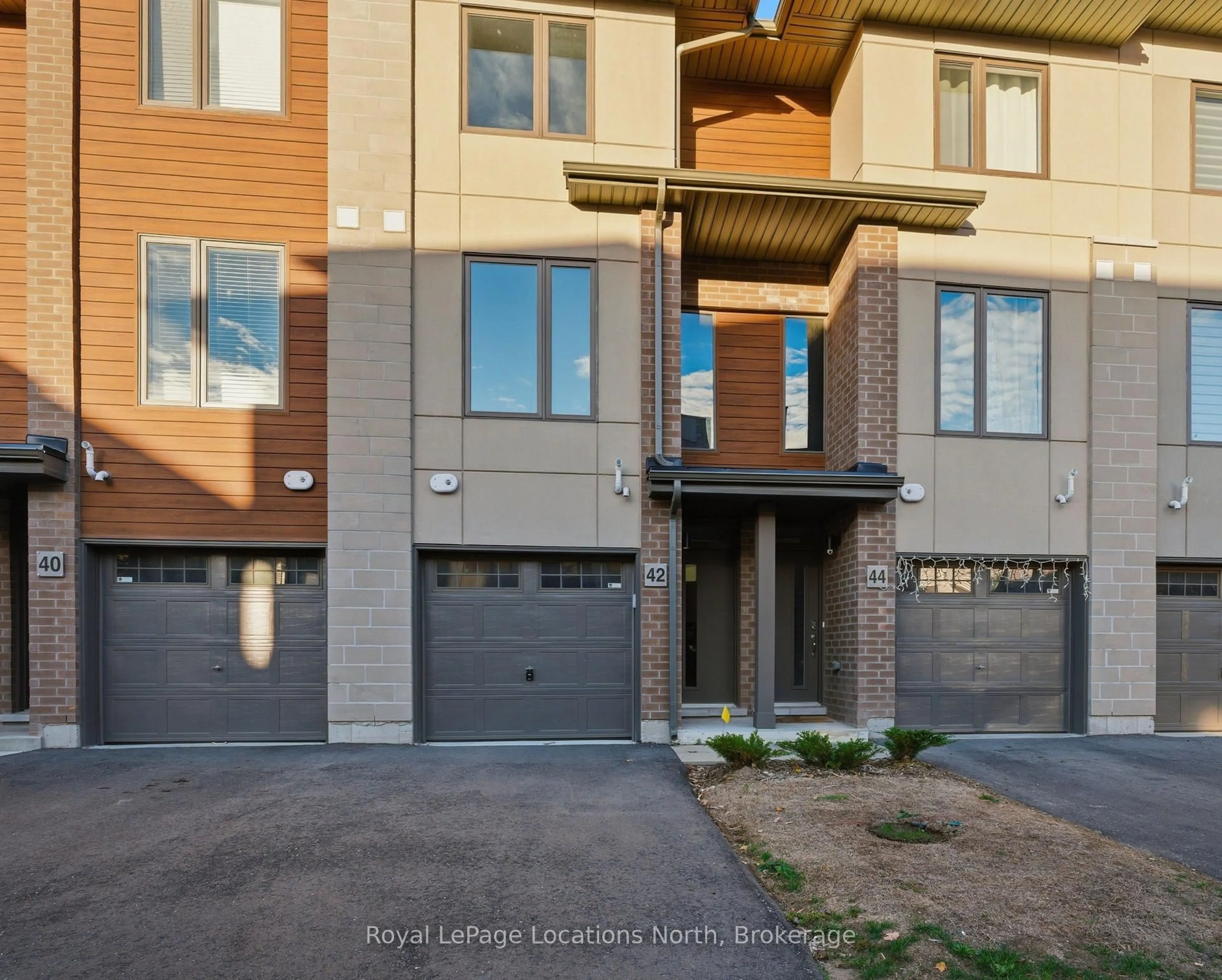Home with brick exterior material, street for 42 Winters Cres, Collingwood Ontario L9Y 5H8