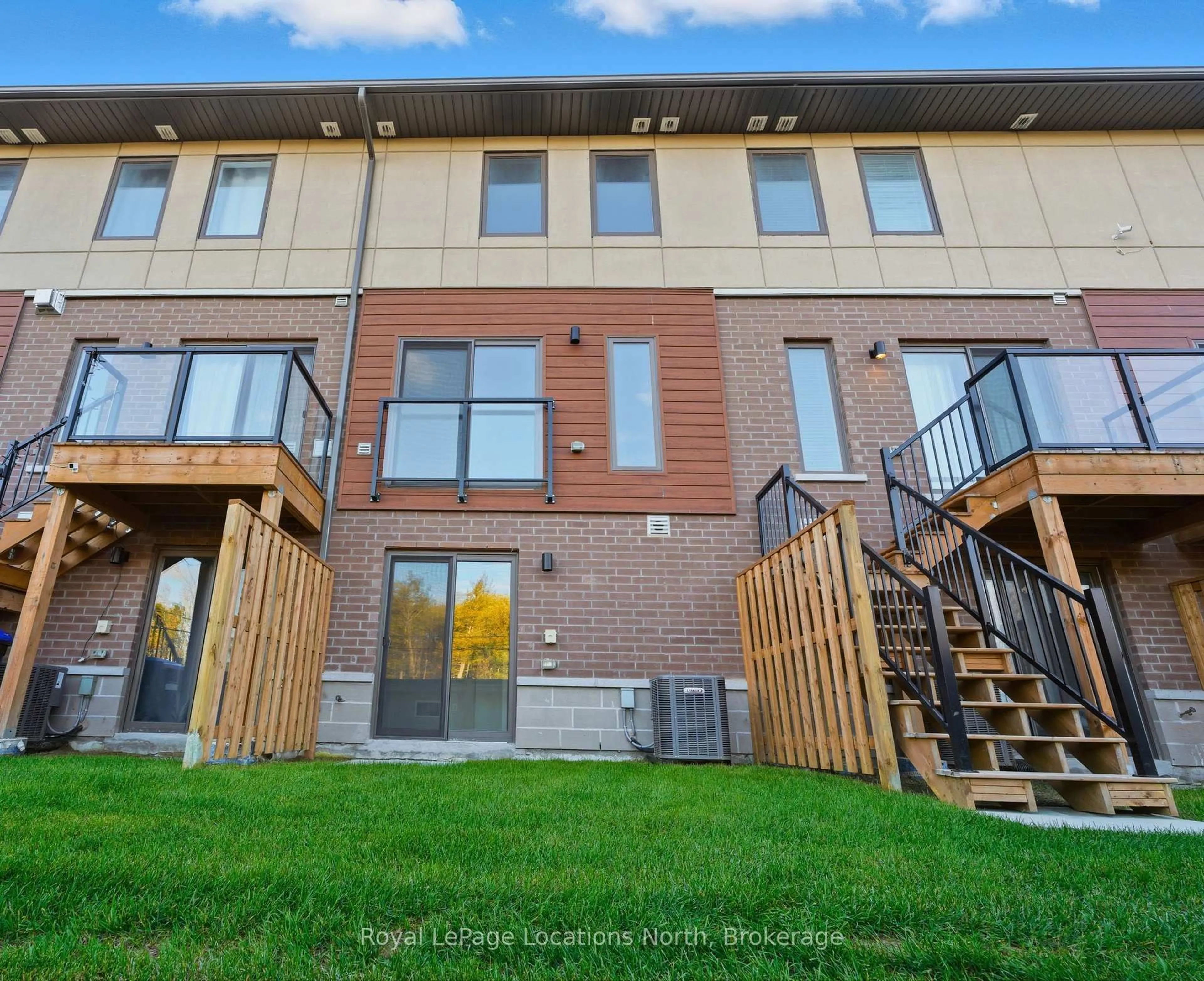 Home with brick exterior material, unknown for 42 Winters Cres, Collingwood Ontario L9Y 5H8