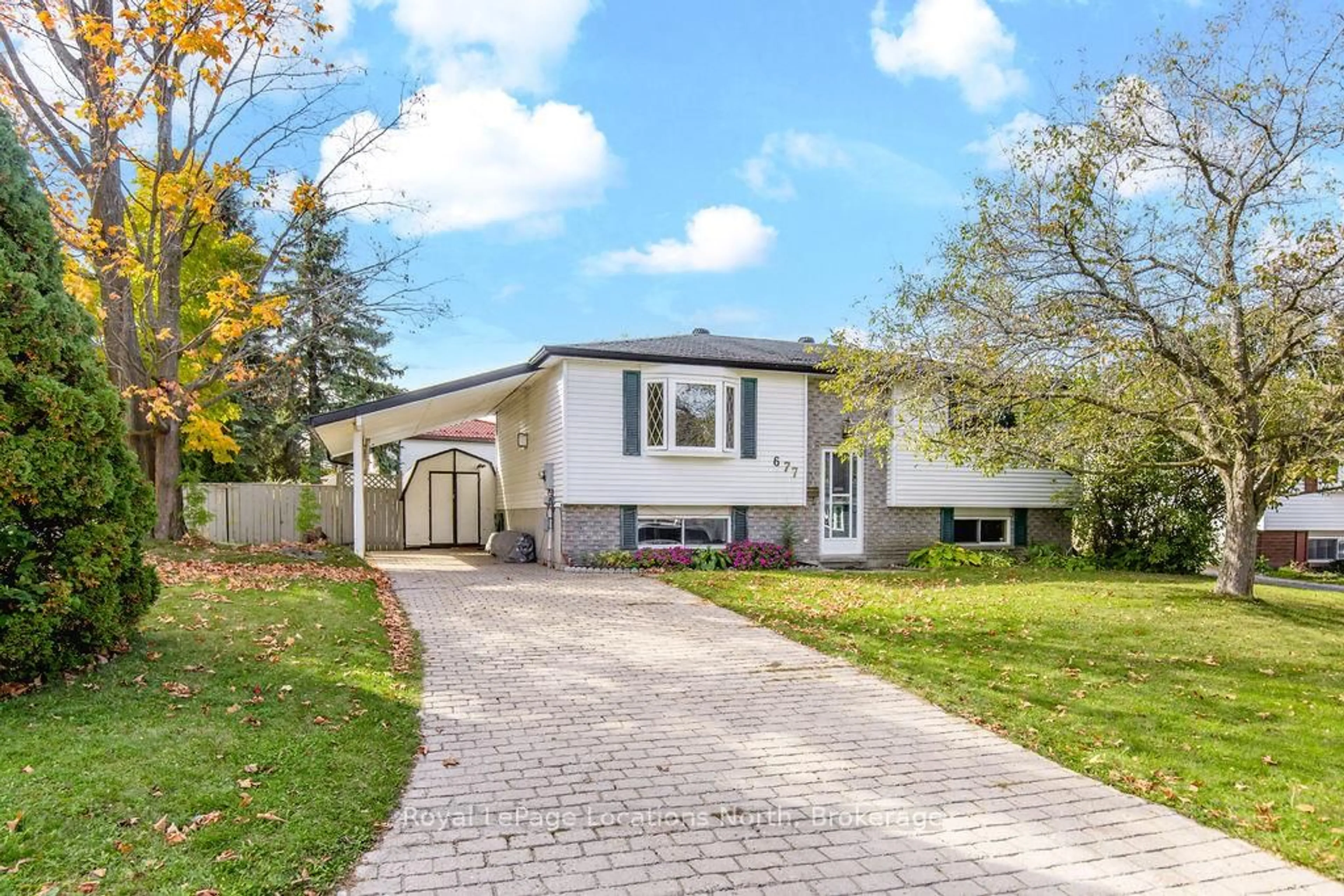 Home with vinyl exterior material, street for 677 Bayview Dr, Midland Ontario L4R 4Y8