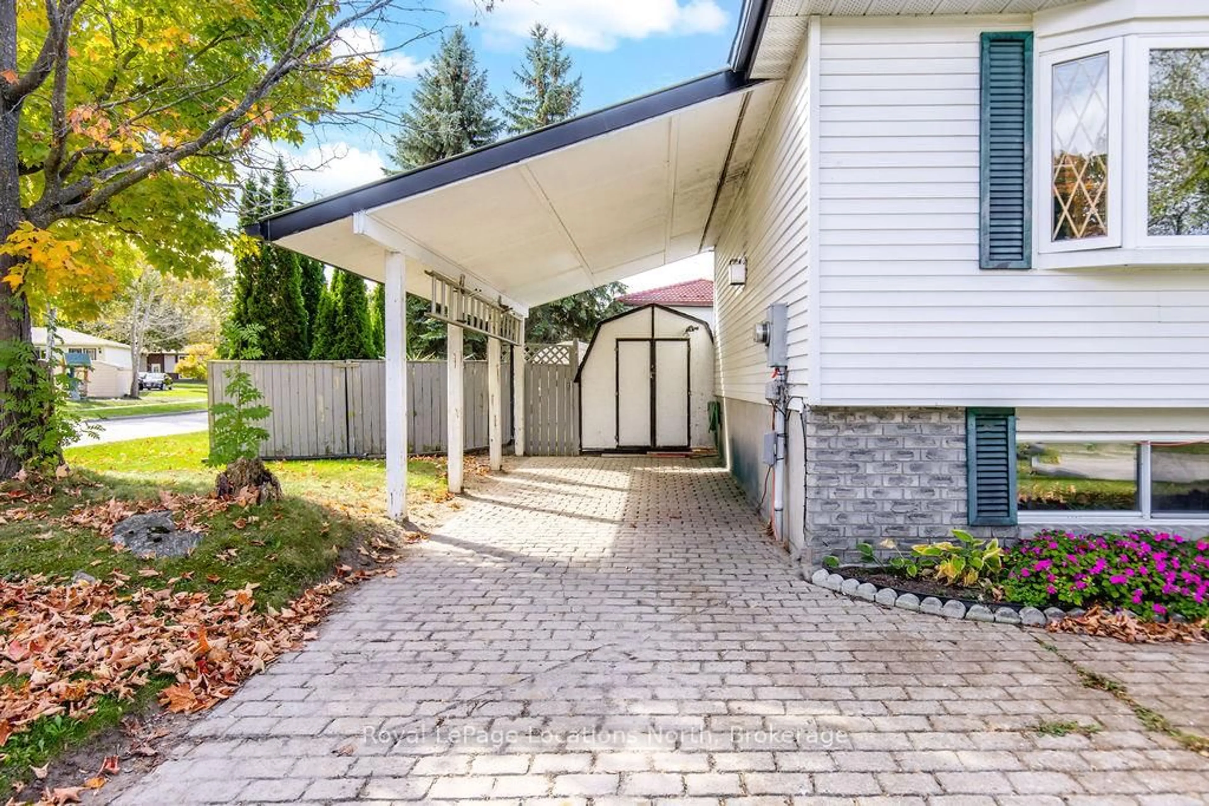 Home with brick exterior material, street for 677 Bayview Dr, Midland Ontario L4R 4Y8